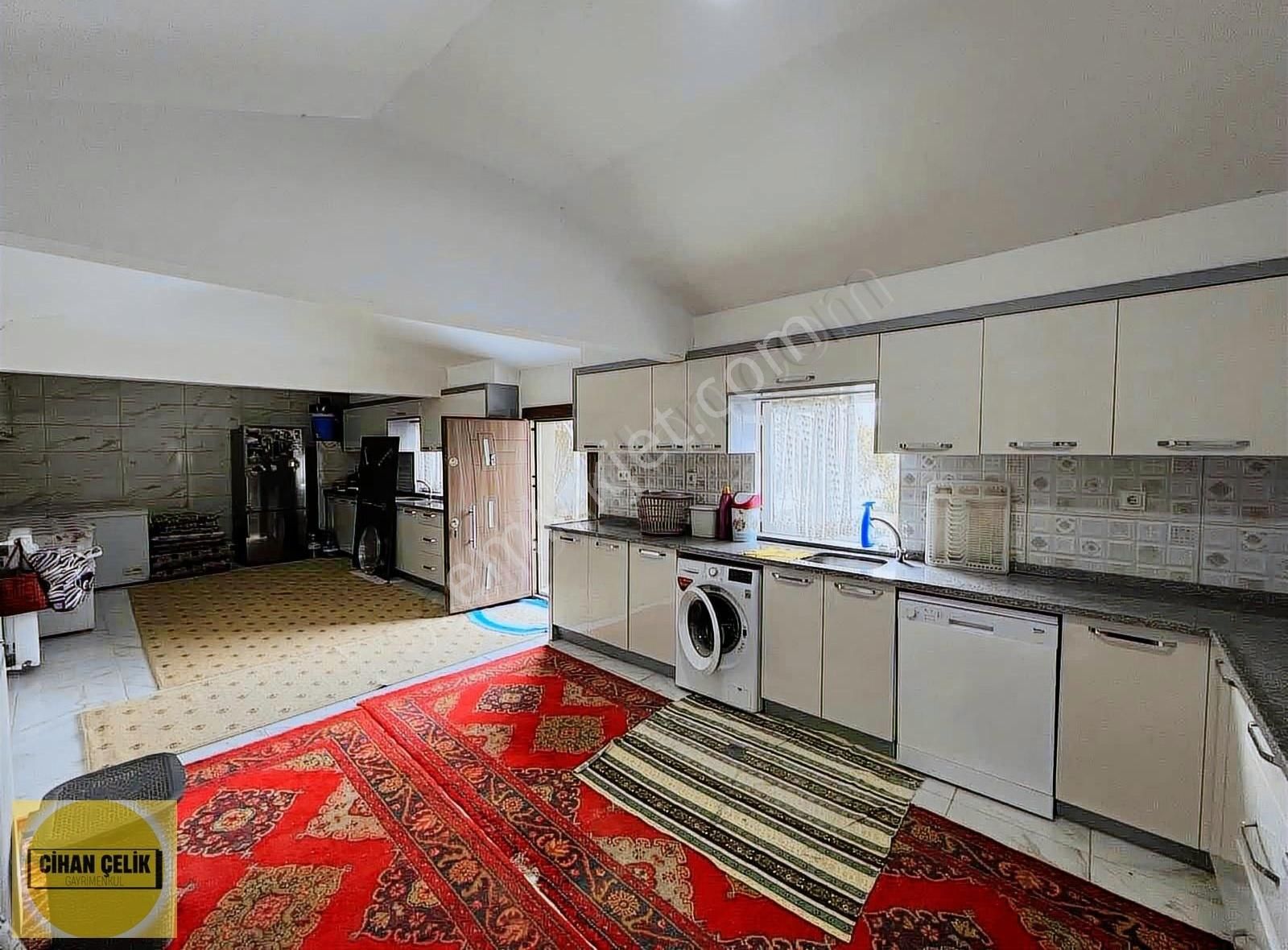 Zivecik Yol Üstü 6+2evi Olan Yapılı Çiftlik Evi