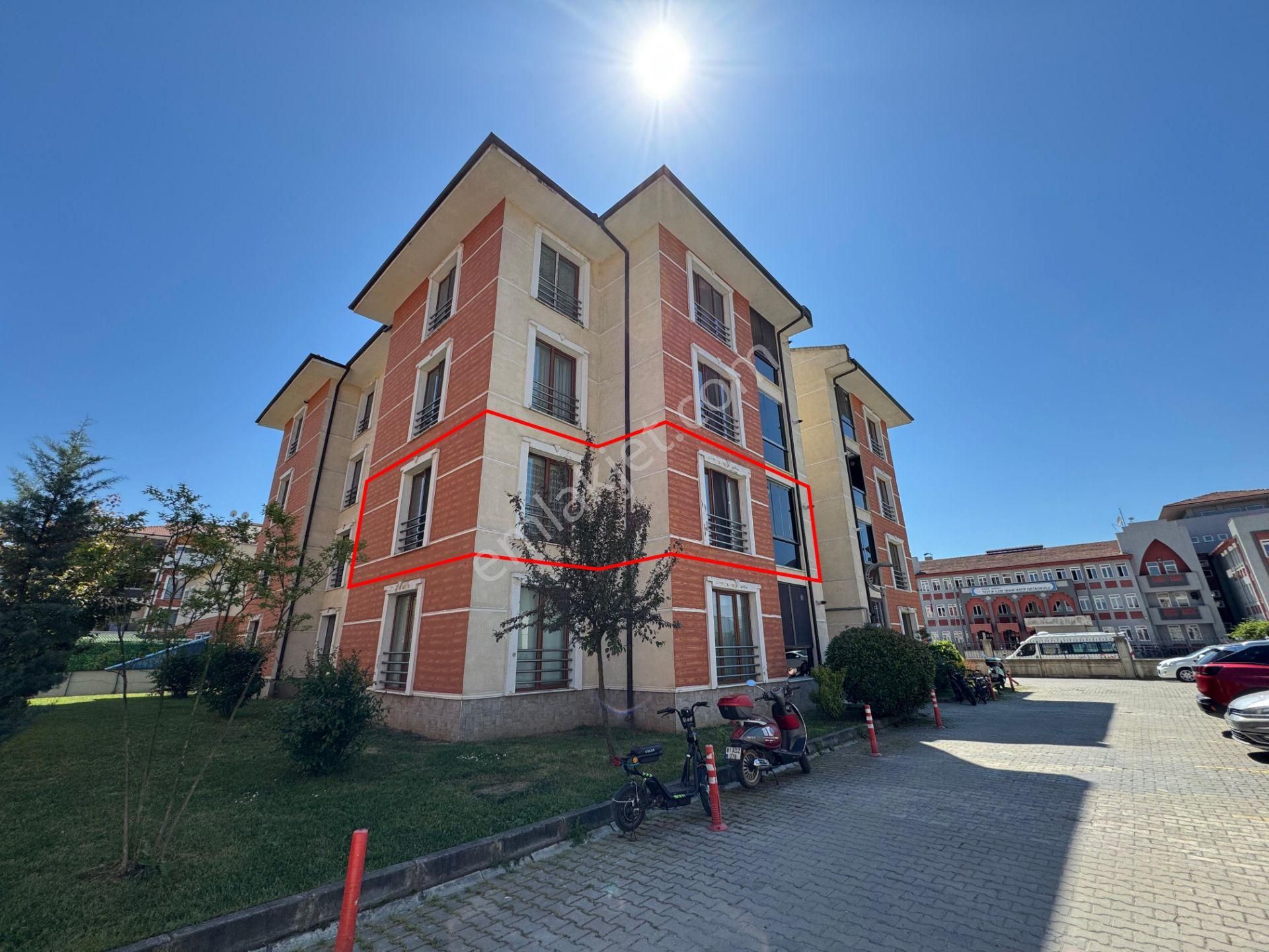 Aşiyan Konakları'nda Satılık Ara Kat 120 M2 2+1 Daire