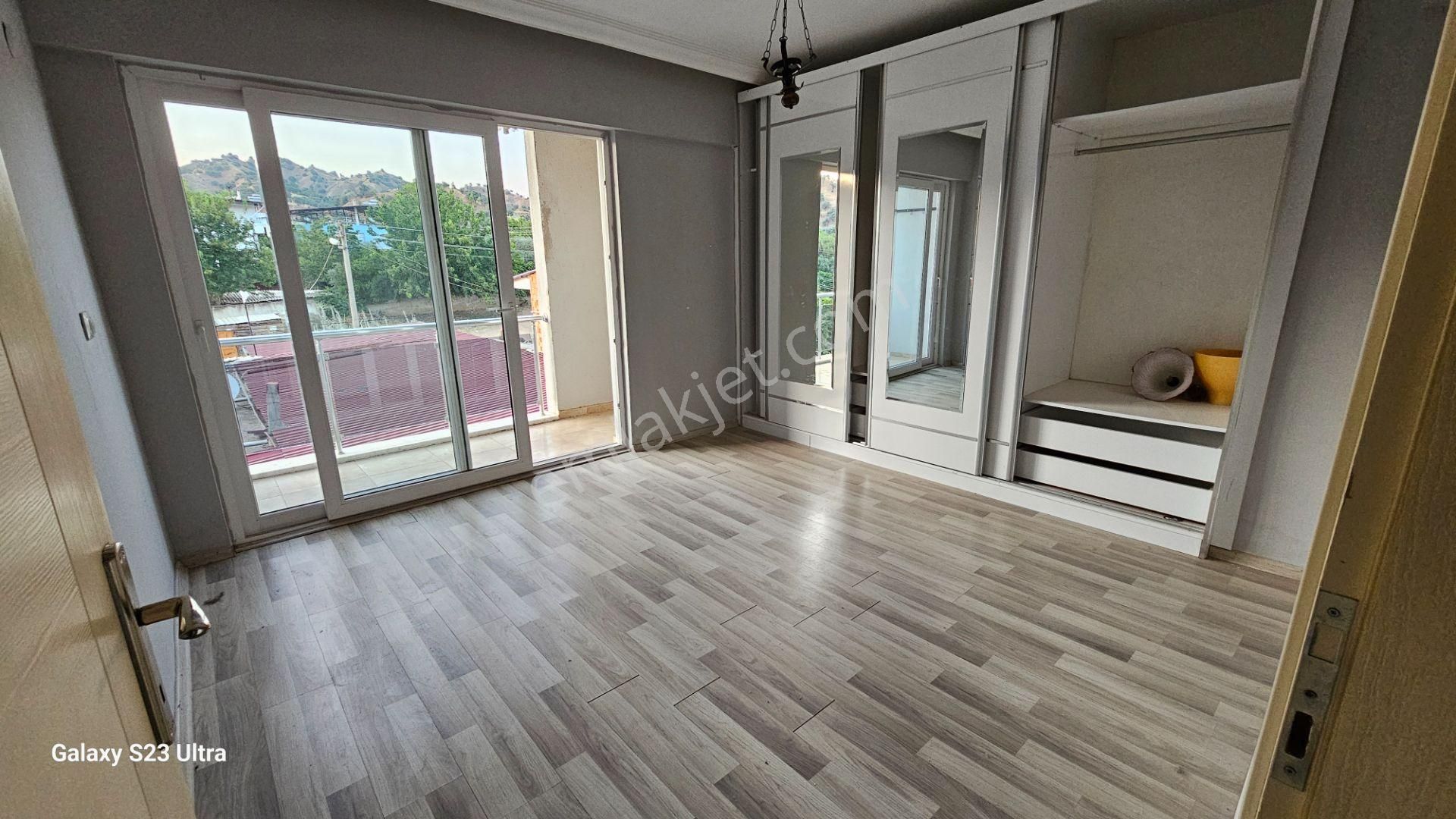 Göçmen Gayrimenkul'den Yıldıztepe Mah.3+1 Kiralık Daire