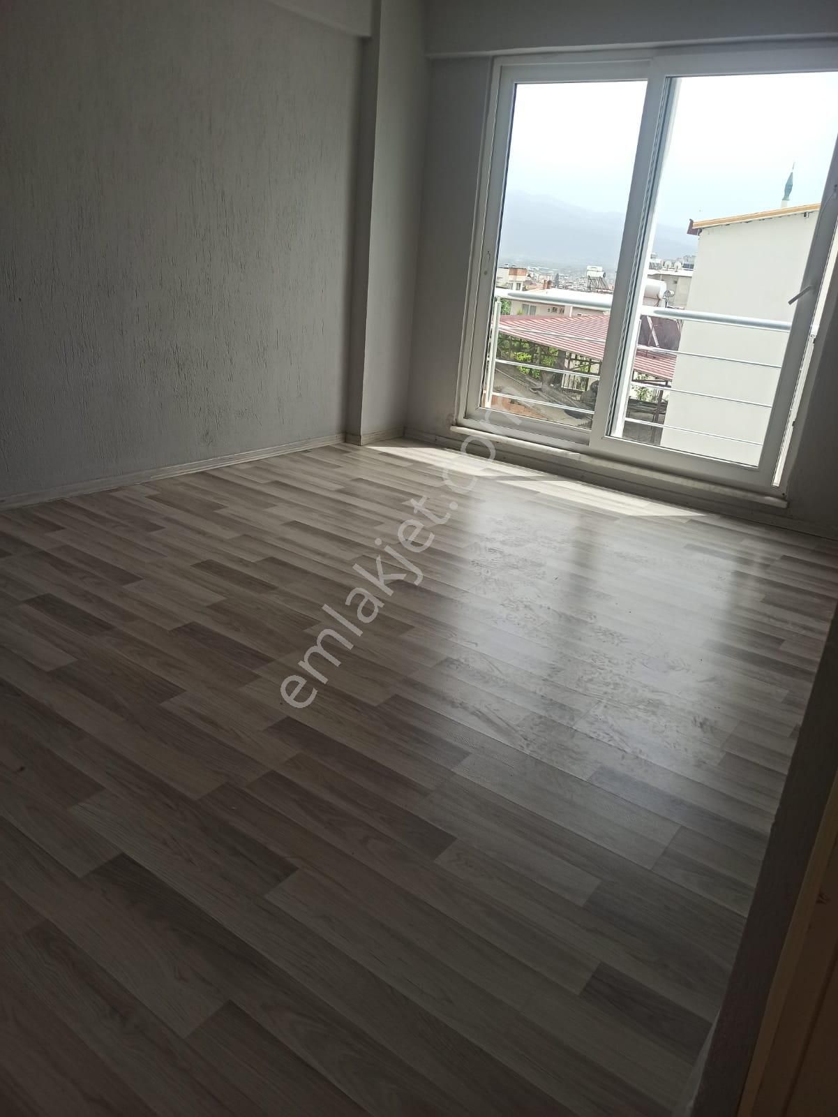 Göçmen Gayrimenkul'den Yıldıztepe Mah.3+1 Kiralık Daire