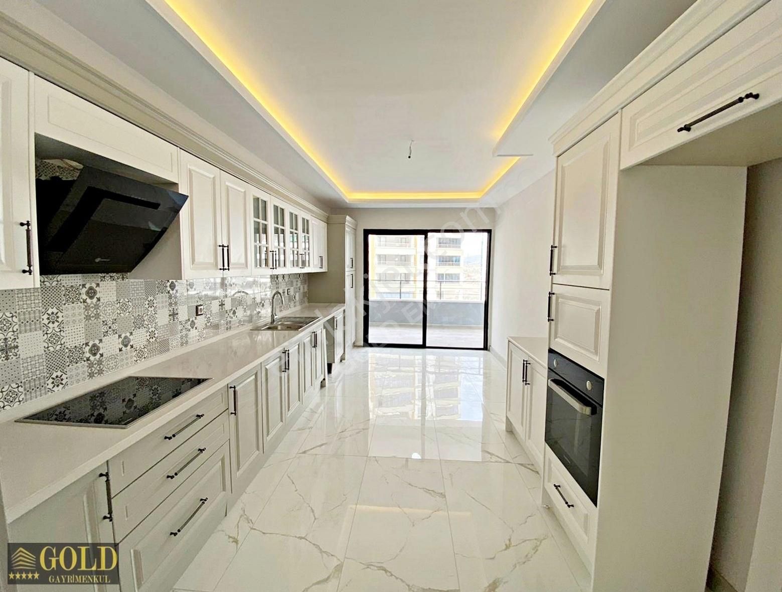 Gold Emlaktan Sitede Önü Açık İskanlı Cadde Üstü Geniş 4+1 Daire