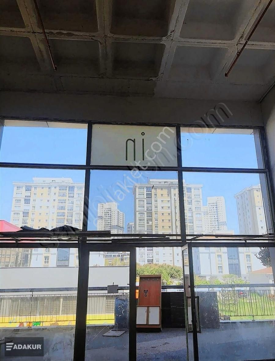 Adakur'dan Bahçekent Ticaret Merkezinde Kiralık Dükkan
