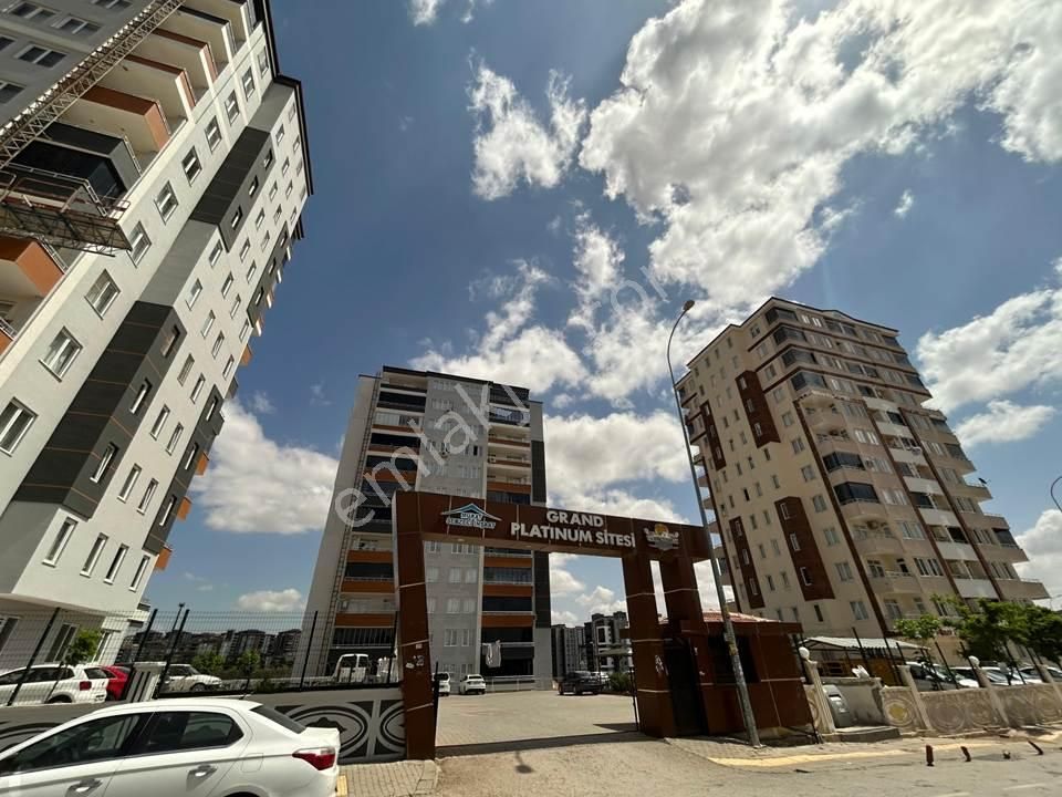 Repa Gayrimenkul Songül Gözcü'den Fıstıklık Mh.'de Site İçi 3+1