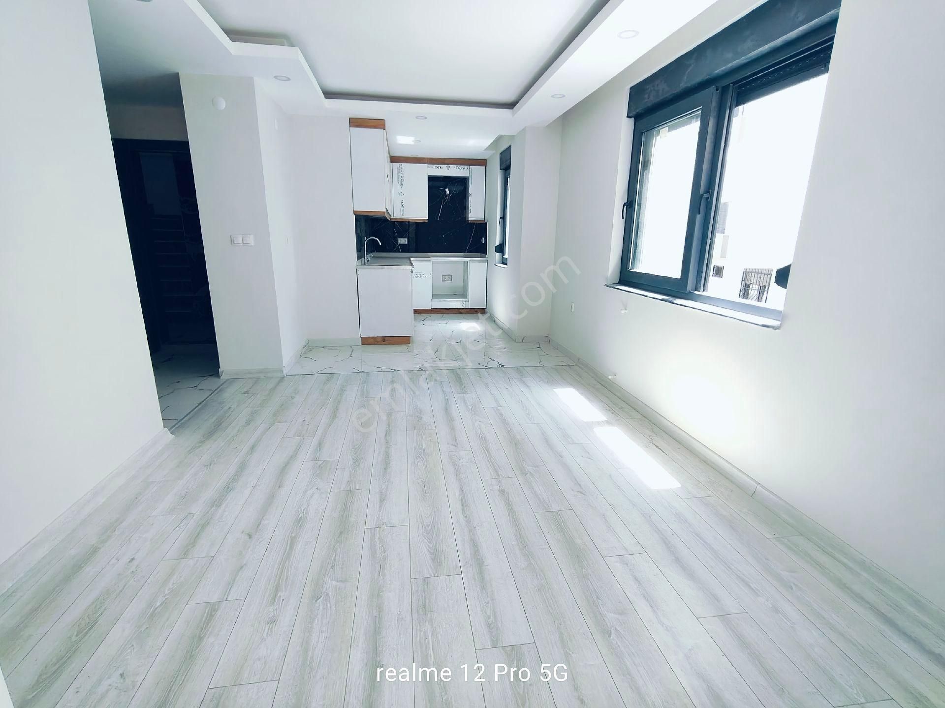 Merkezi Konumda Cadde Dibinde Sıfır Asansör 1+1 Lüx Daire Uygun