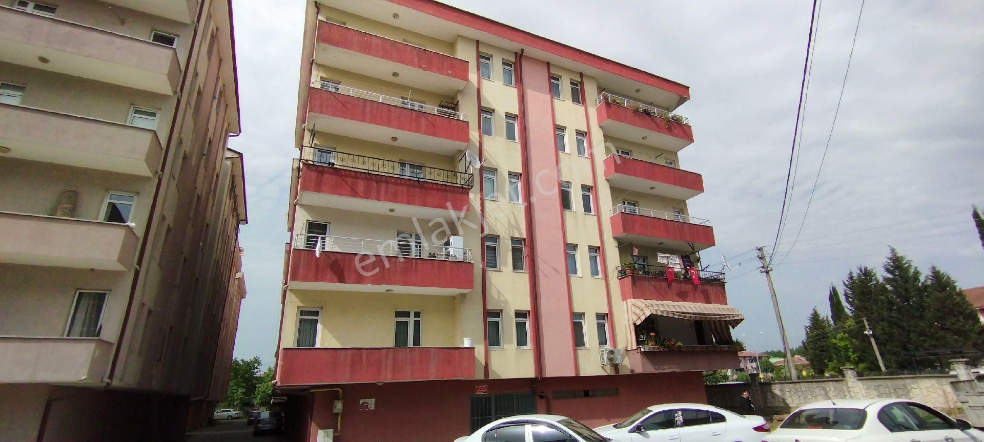 Sakarya Zümrüt Emlak'tan Serdivan İstiklal Mahallesinde 3+1,135 M2. Kiralık Daire