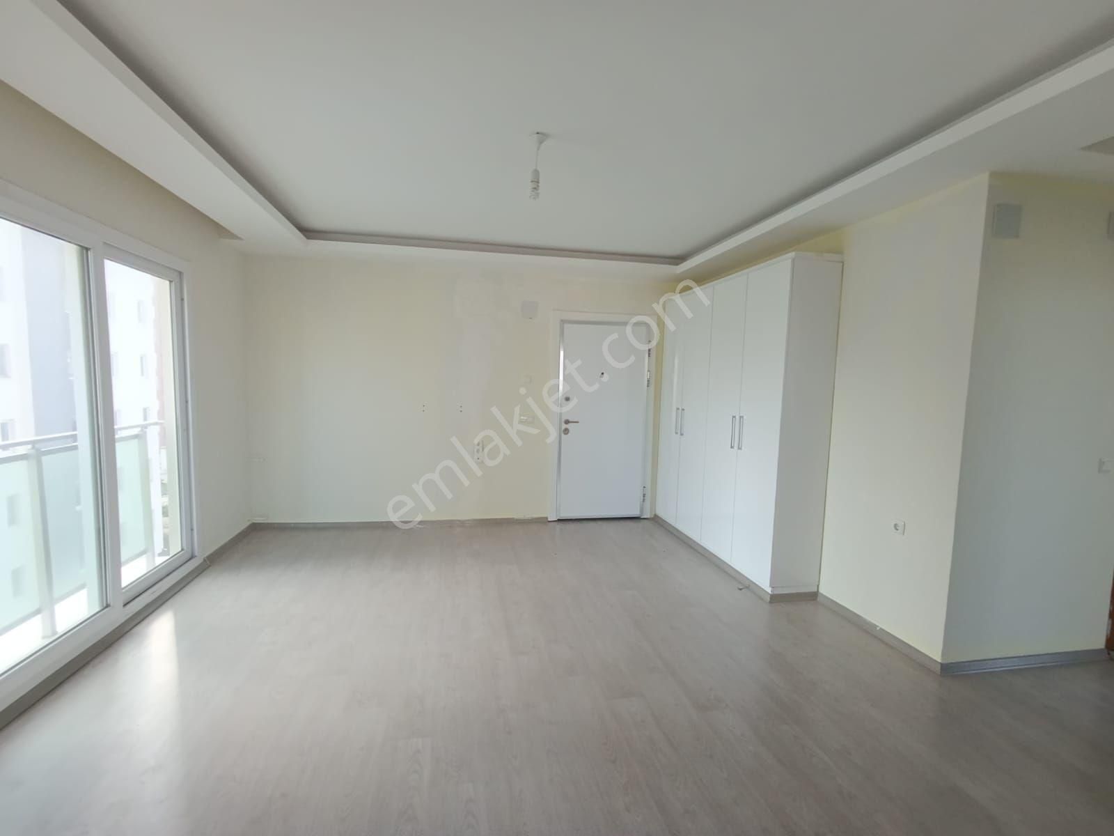 Gültepe Mahallesinde Havuzlu Site İçerisinde 2+1 Satılık Daire