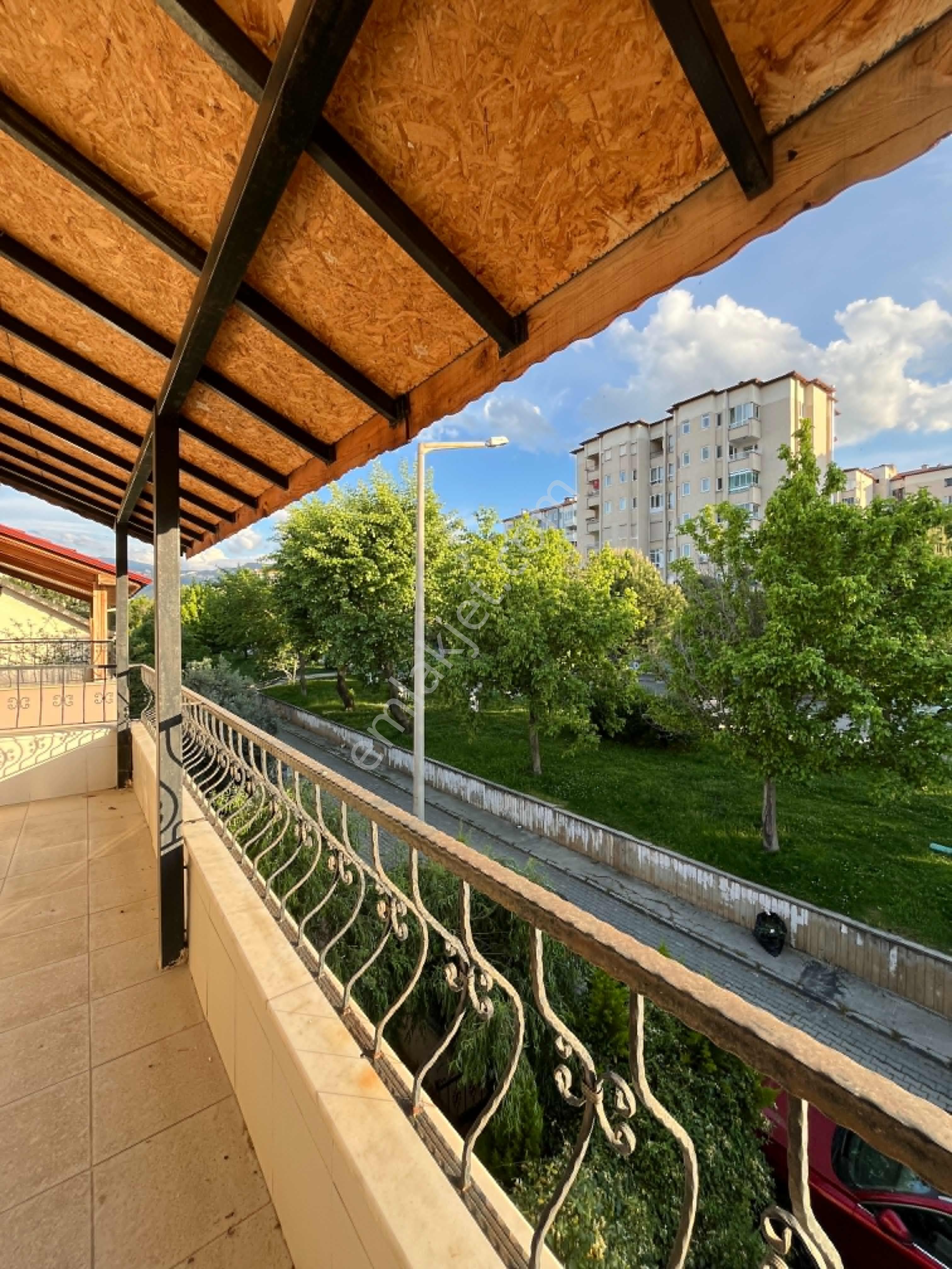 Denizli Yenişehir’de Daire Fiyatına! - 3 Katlı Triplex Müstakil Villa