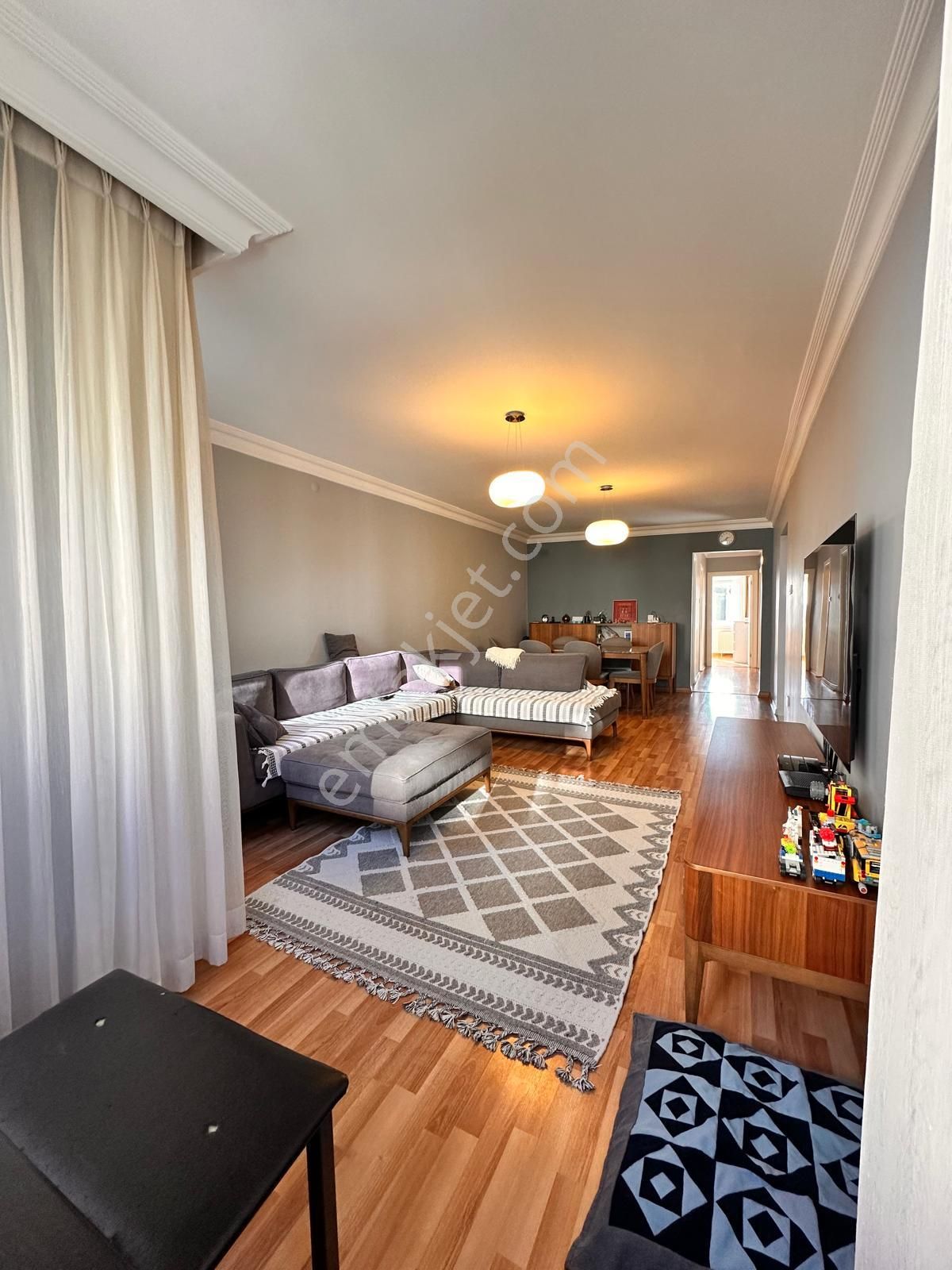 Soyak Göztepe Sitesi 5 Katlıda Ara Kat Şerefiyeli Blokta Büyük Tip 121 M2
