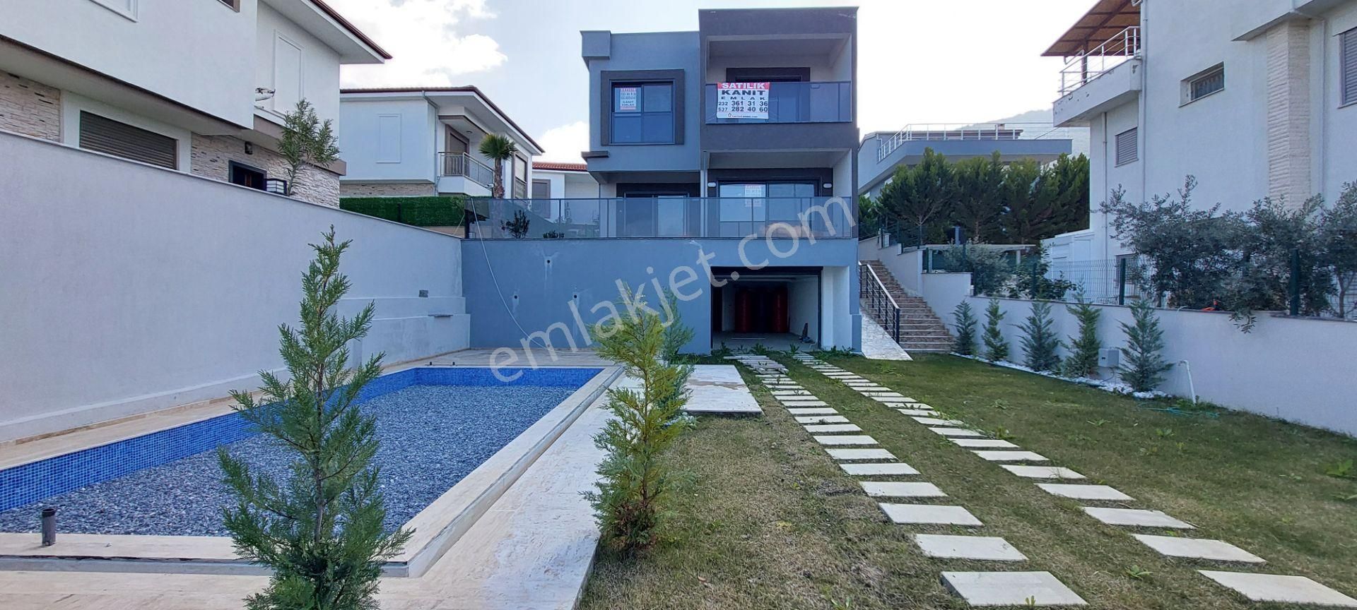 Kuşadası Güzelçamlıda Satılık 5+1 Havuzlu Yazlık Kanıt Emlaktan
