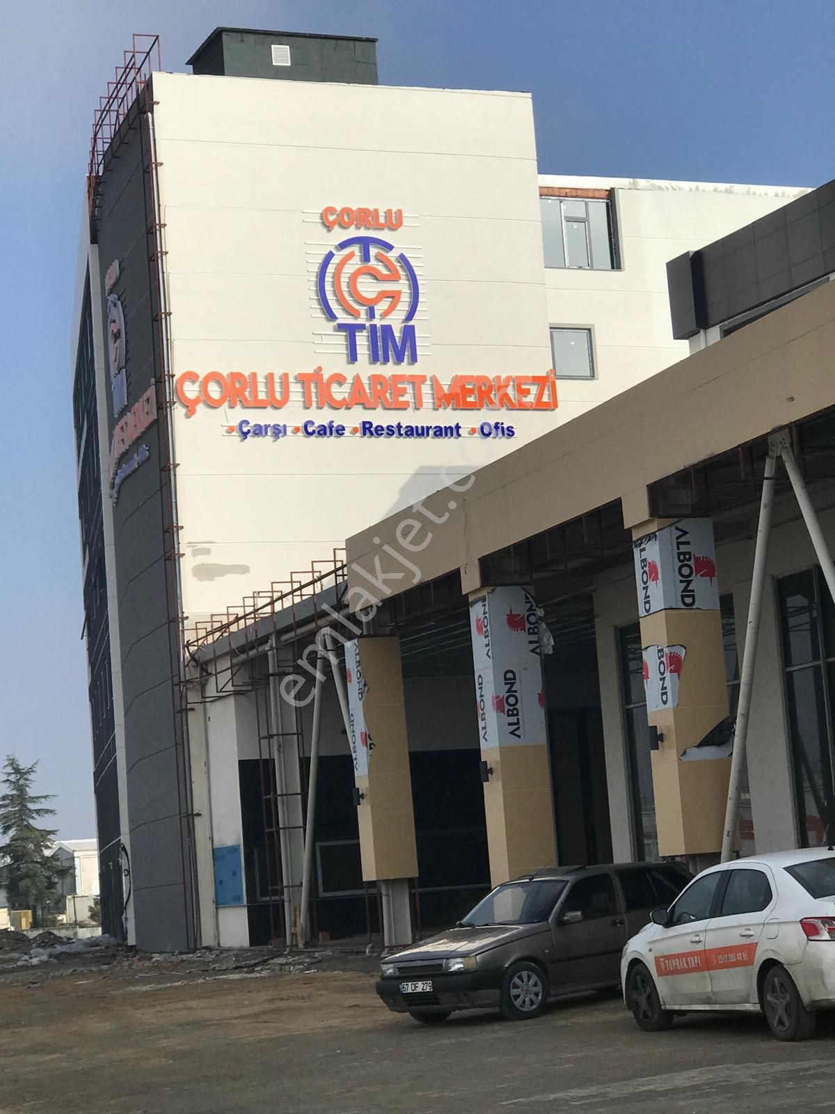 İstanbul House'dan Çorlu Ticaret Merkezinde Kiralık Ofis