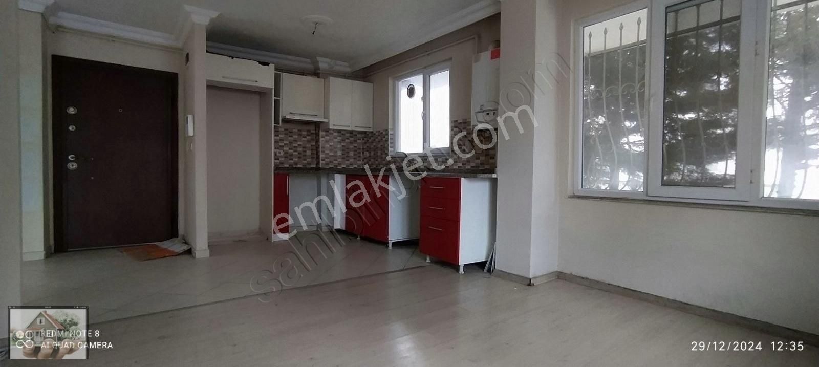 Ataşehir Karşısı Şerifali Mah Elalmış Cad Yanı 2. Bloklu Sitede
