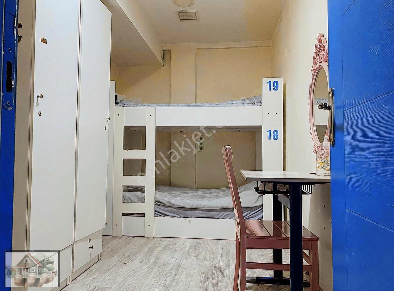 Göztepe Hst Yanında 2 Kişilik Apart Odada 1 Kişilik Boş Yer