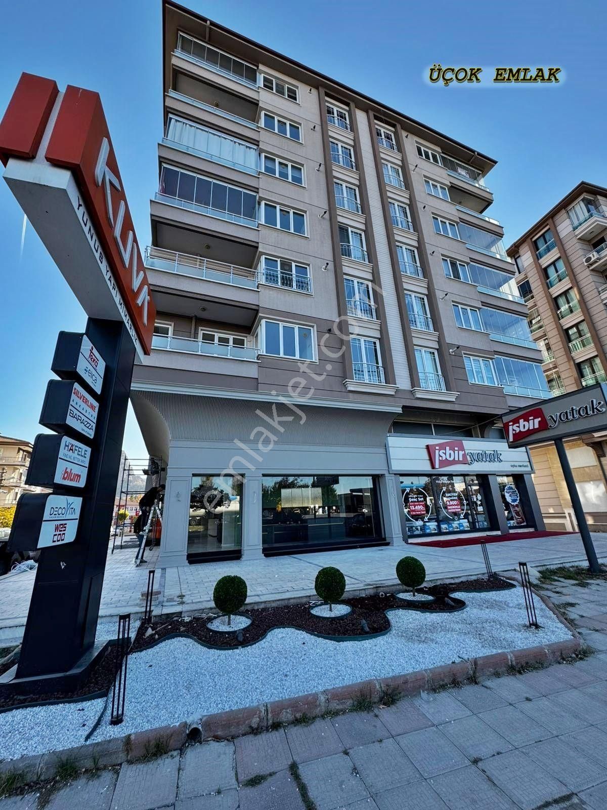 Afyon Üçok Emlaktan Atatürk Bulvarı Üzeri Kiralık Arakat 3+1 Daire