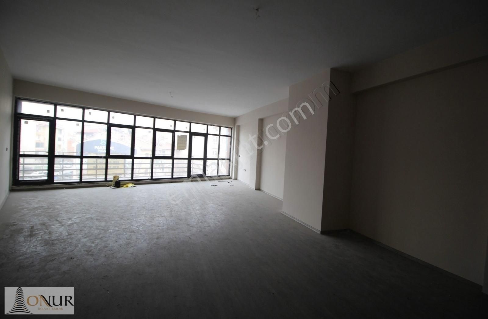 Onur Emlak Karatay Hektar Plaza Kapalı Otoparklı 150 M2 Ofis