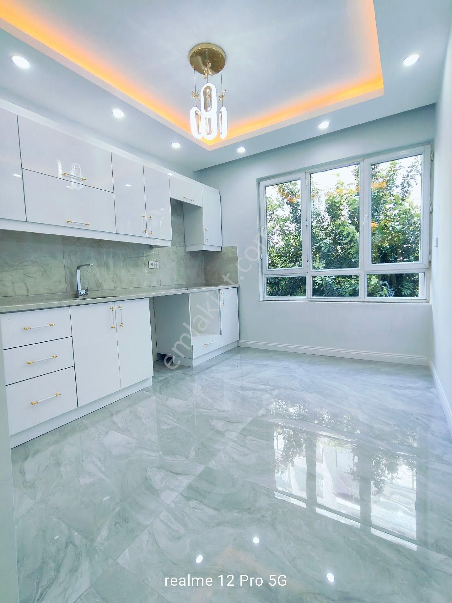 Dokuma Baba Kuyumun Karşısında 3+1 Daire 120 M2 1 Kat Asanörlü