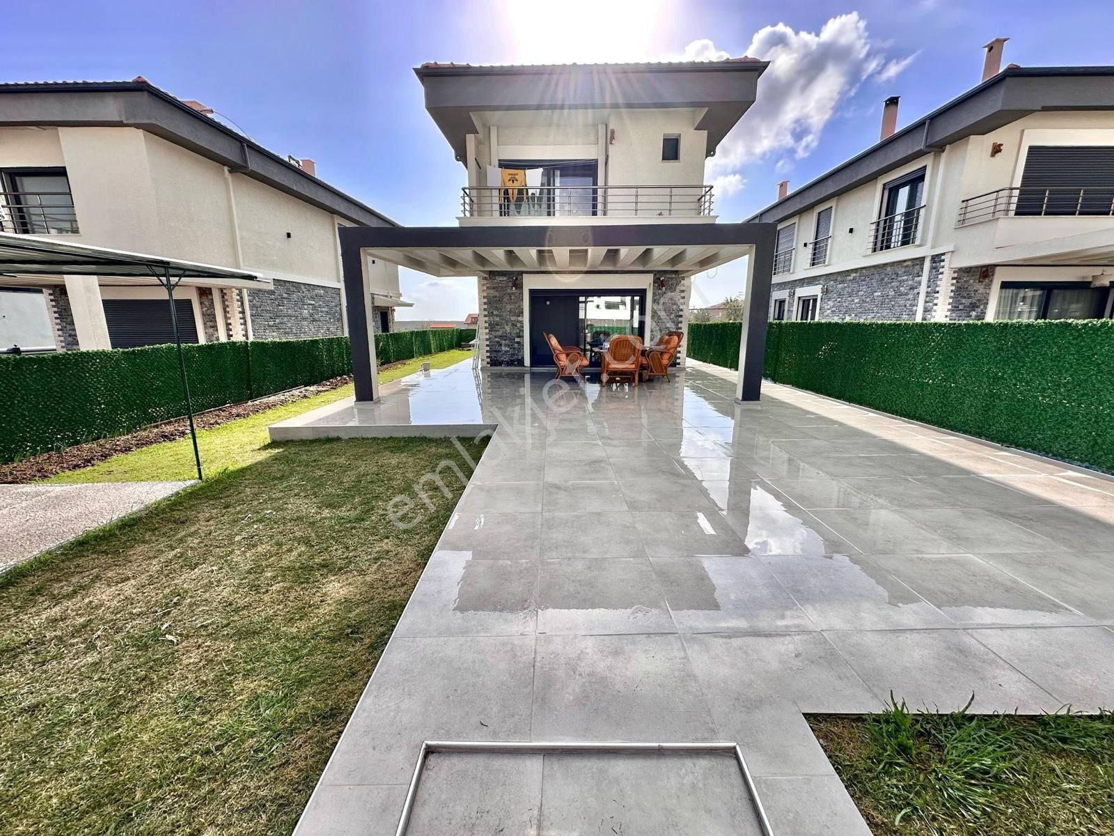 Didim Efelerde Tam Müstakil 4+1 300m2 Arsa İcinde Villa