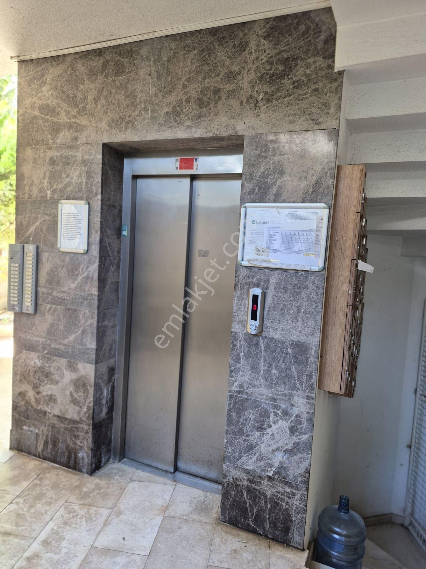 Kuşadası Marina'da Haziran-temmuz-ağustos Plaja 200 Metre Eşyalı Kiralık