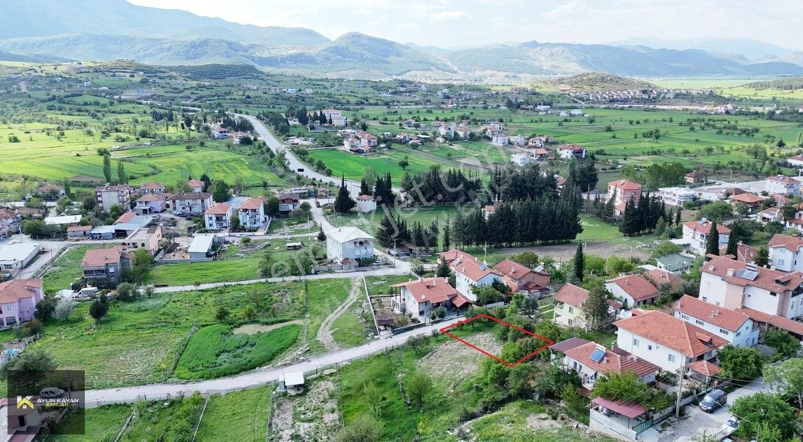 Antalya Döşemealtı Dağbelinde 466 M2 İmarlı Arsa