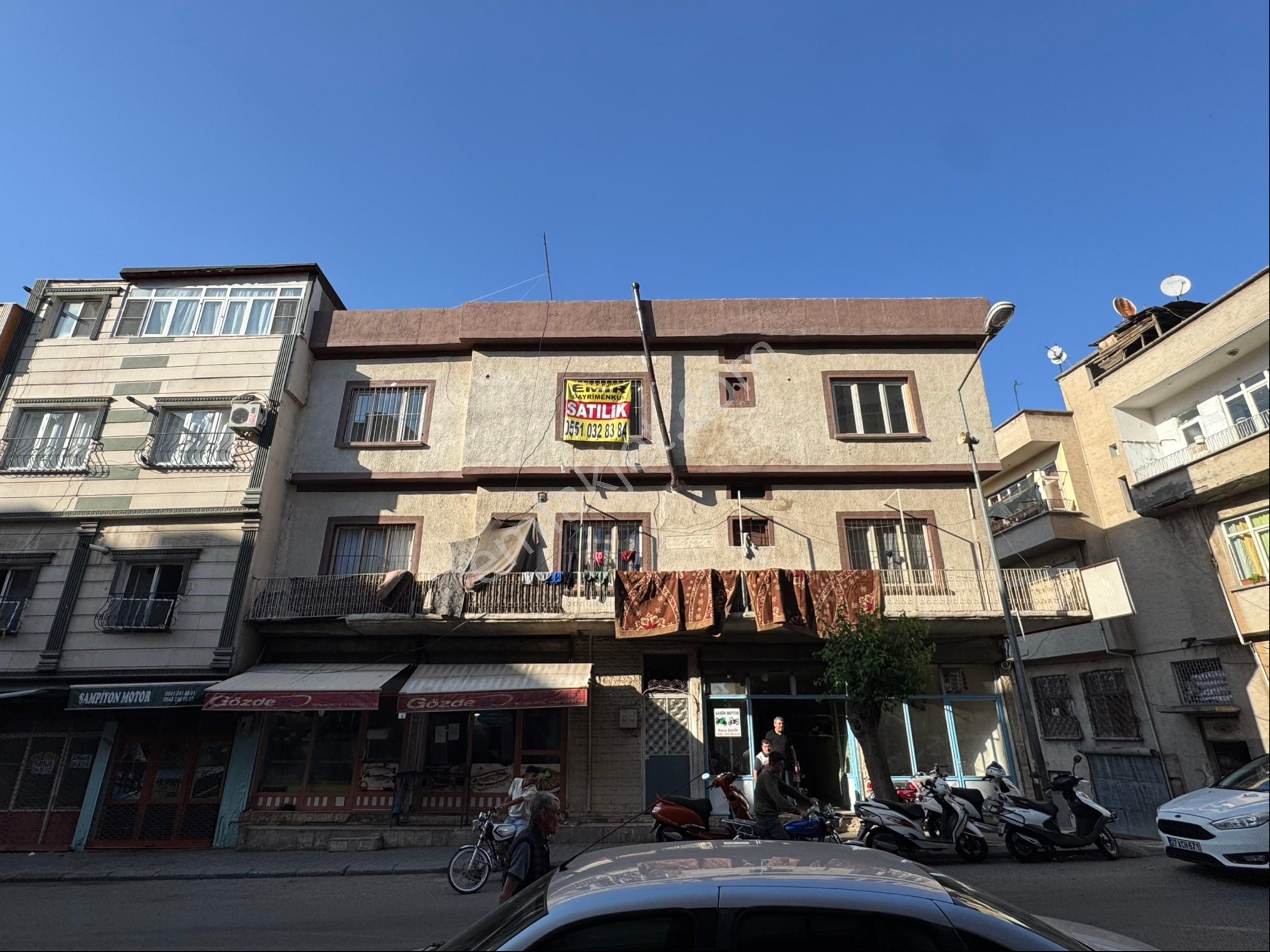 Emirden Nizipde Cadde Üstü Yüksek Kira Getirili 406 M2 Ev