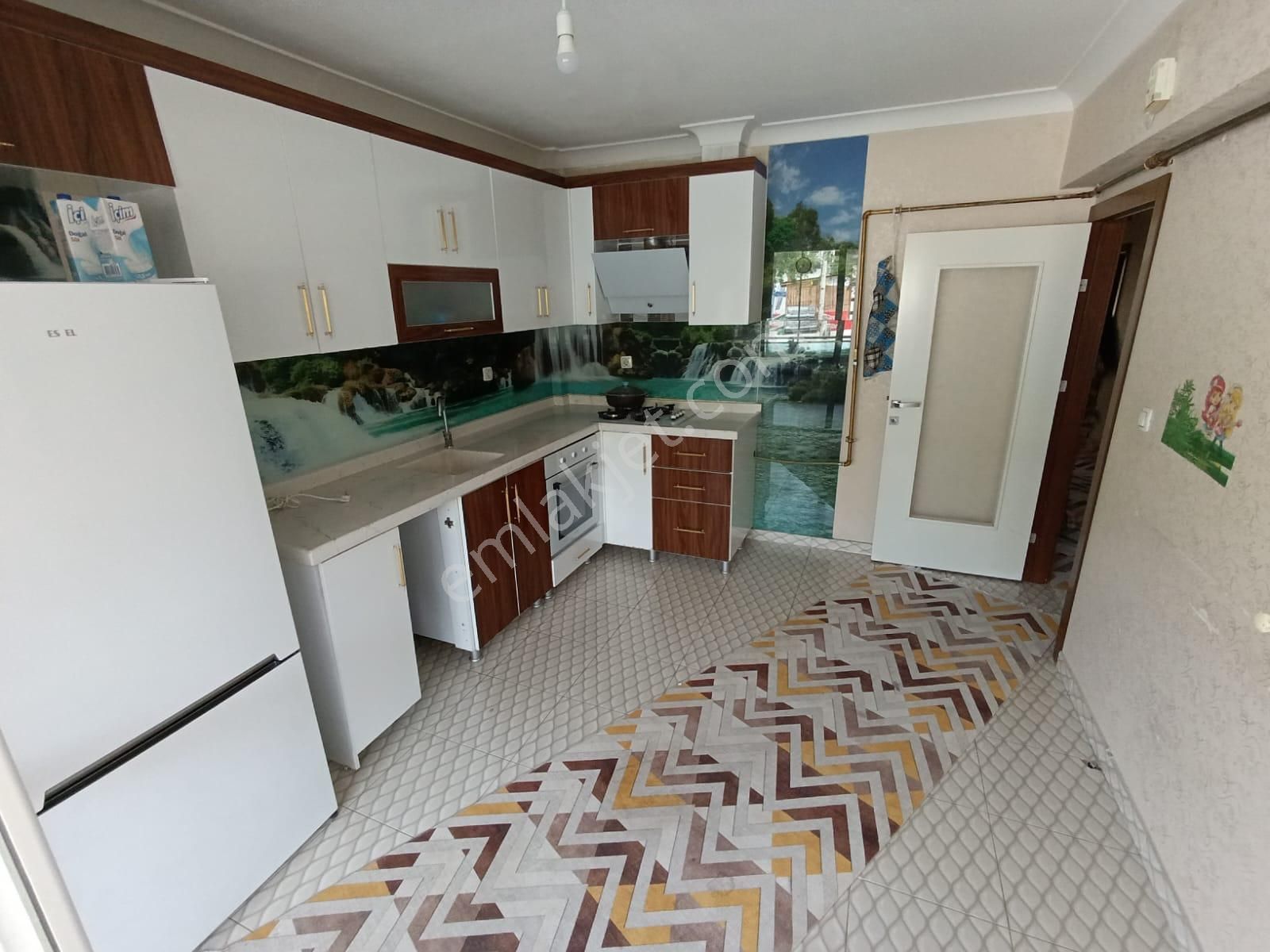 Malazgirt Mah De Salon Bağımsız Ful Yapılı 4 Yıllık Bina 3+1 Daire