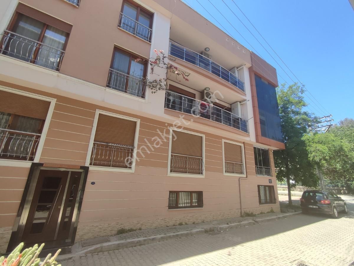 Çiğli Ataşehir Mahallesinde Geniş Ve Ferah Satılık 3+1 Daire