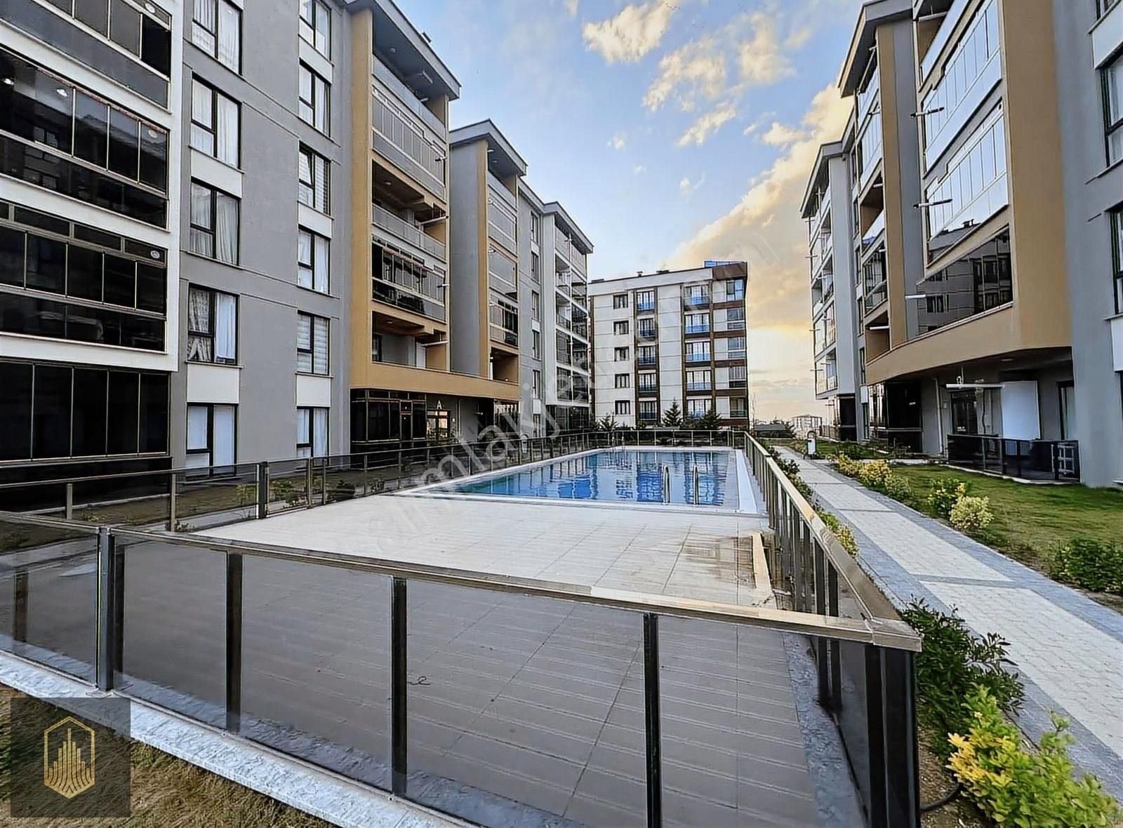 Toprak Gyd'den Happy Life 2'de Kiralık 1+1 Eşyalı Ara Kat Daire
