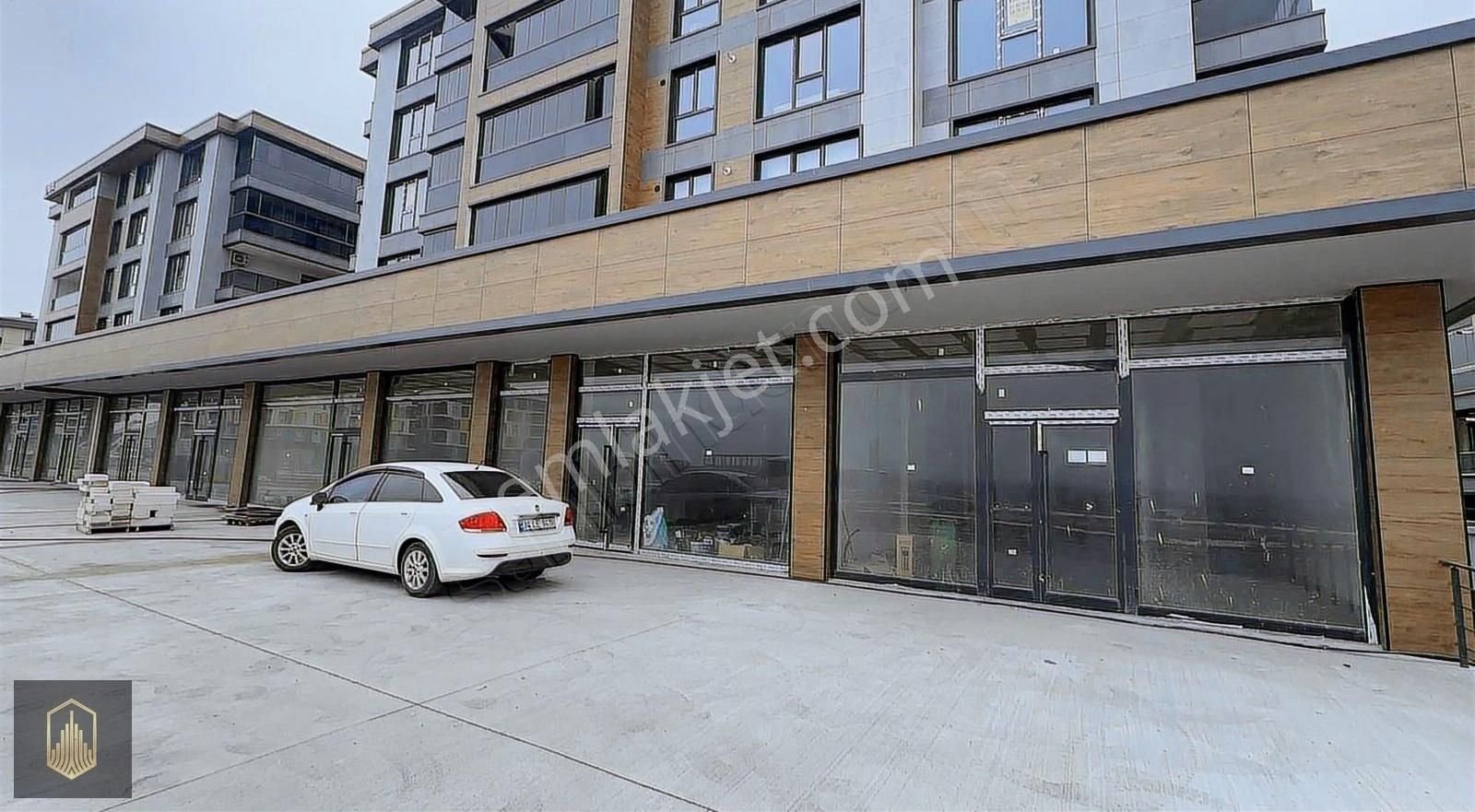 Toprak Gayrimenkul'den 600m2 Ana Yola Cephe Dükkan!