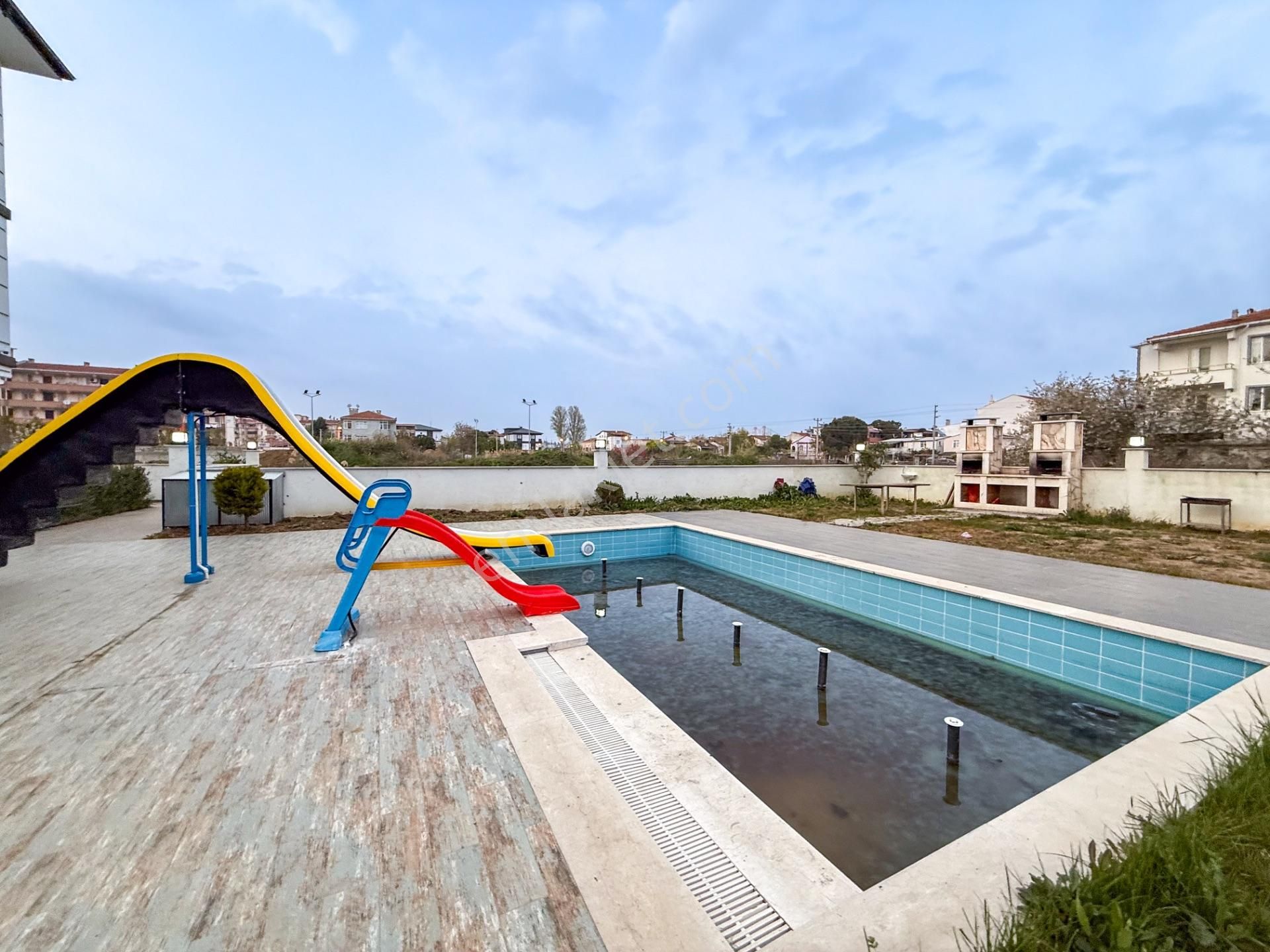 Havuzlu Aquaparklı Güvenlikli Sitede Sıfır Satılık Köşe 2+1 Daire