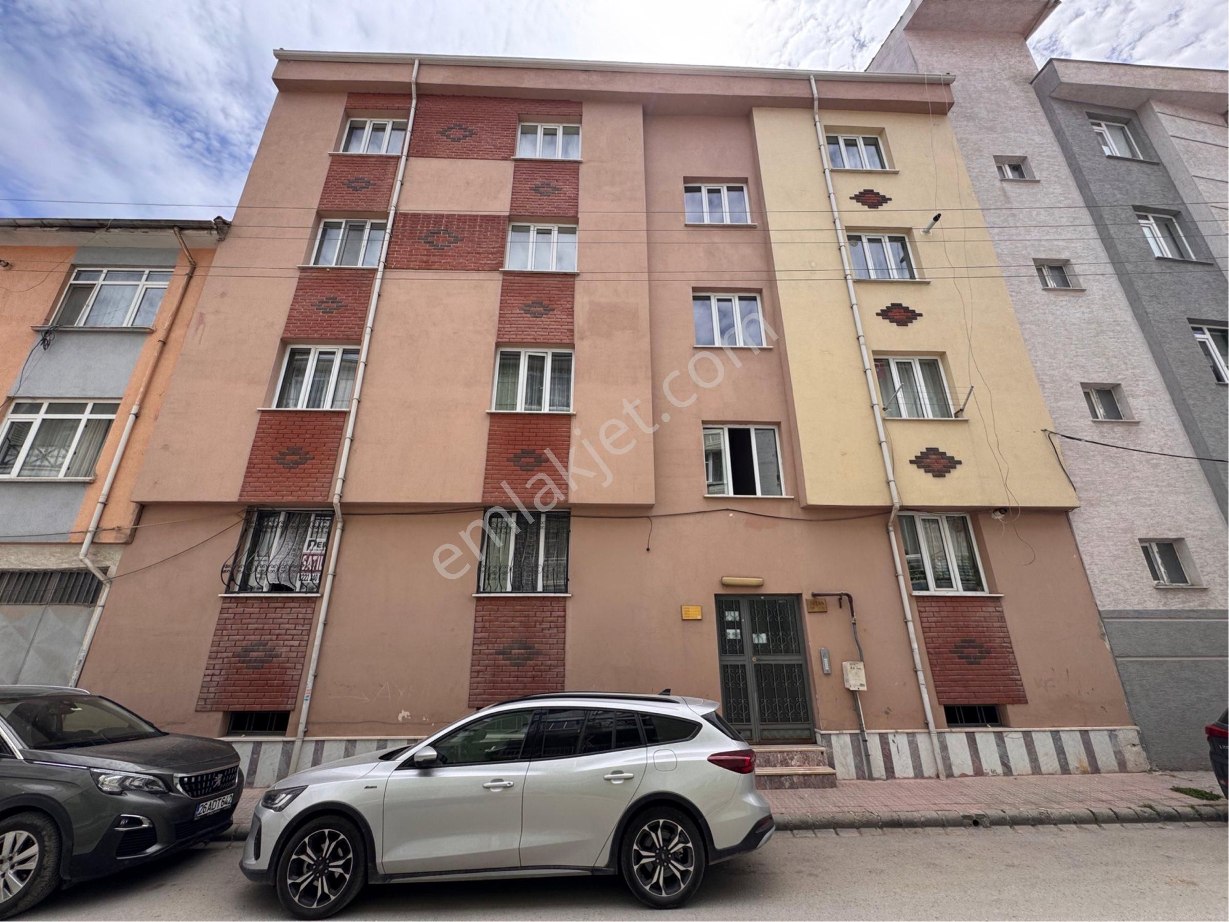 Pera'dan Işıklar Mah. Opera Yakını Satılık 3+1 Daire