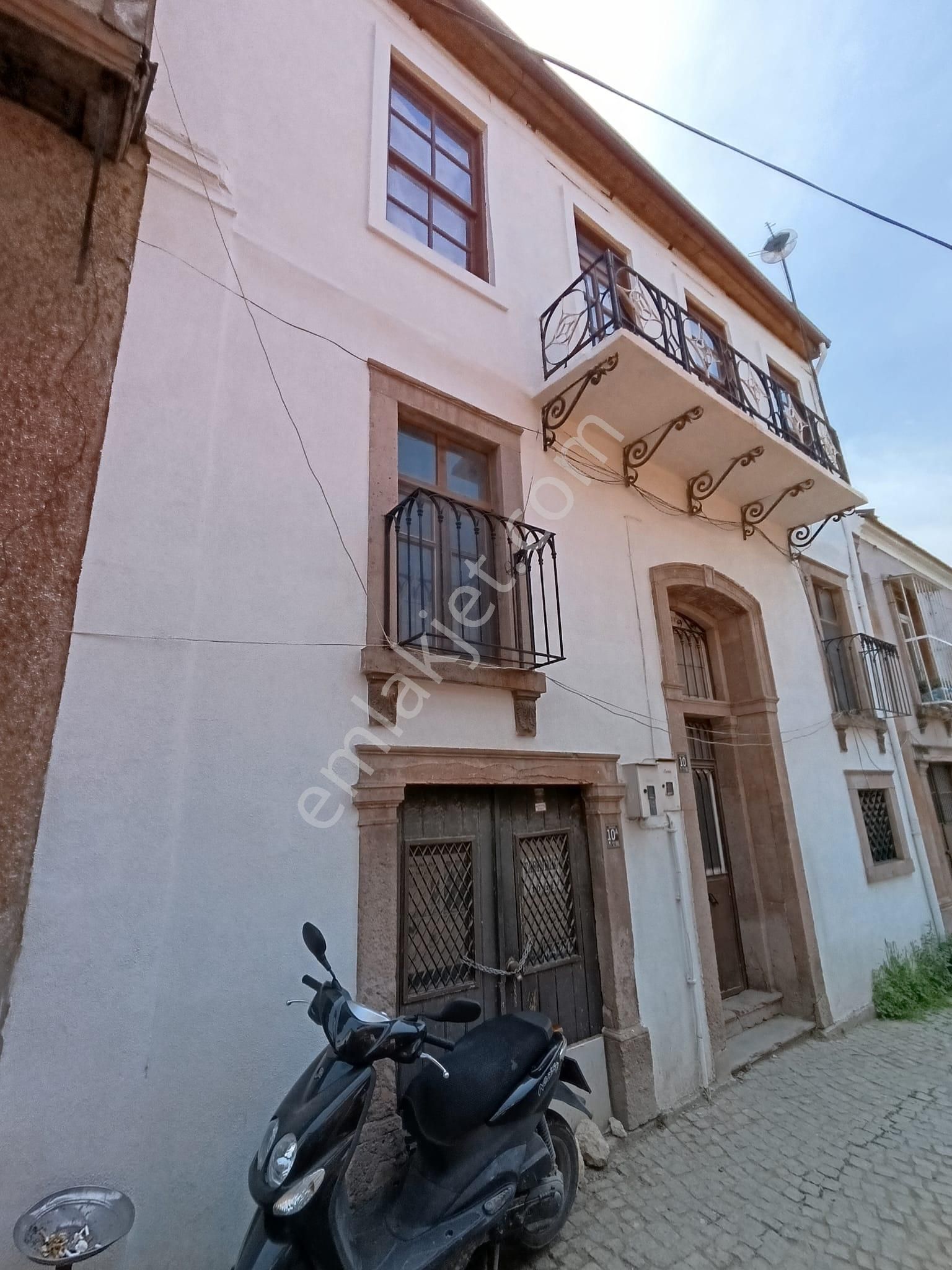 Dıalog Göktürk' Ten Fevzipaşa Vehbibey' De Kargir Ev Ve Dükkan