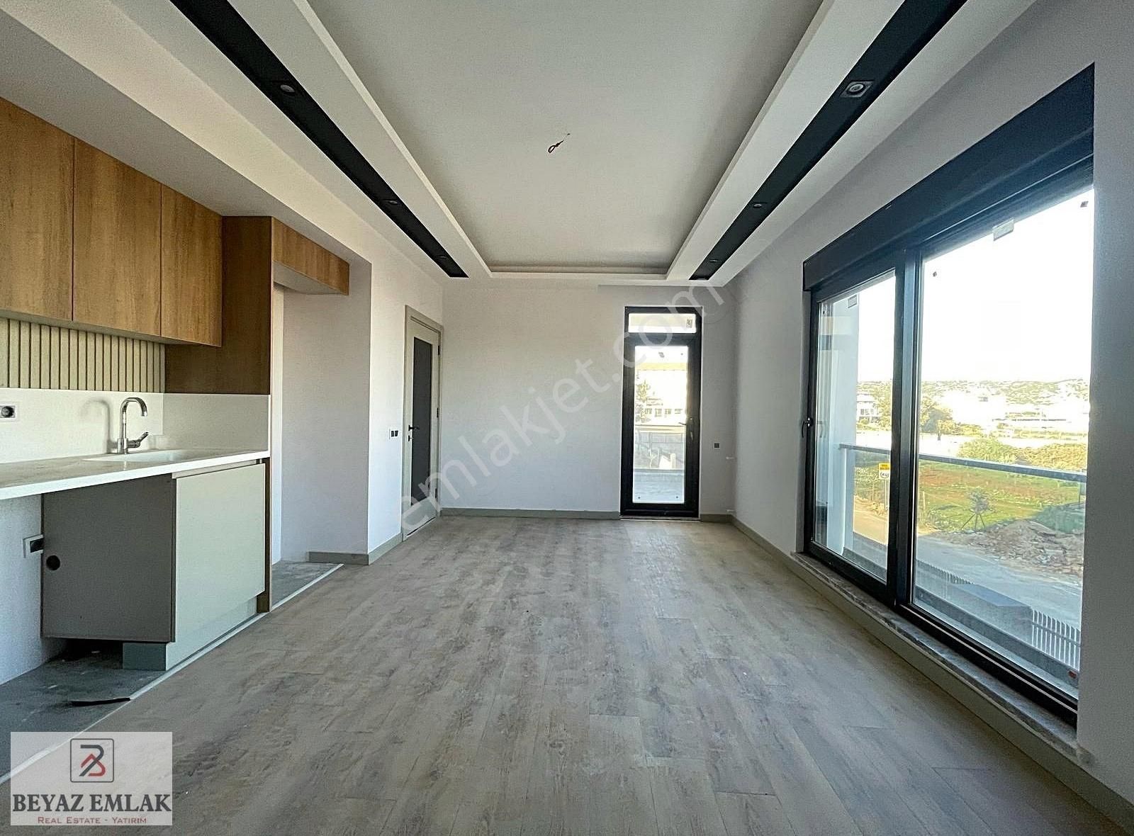Güzel Konumda**cadde Yanı**havuzlu**lüx Yapım*arakat*1+1 Daire