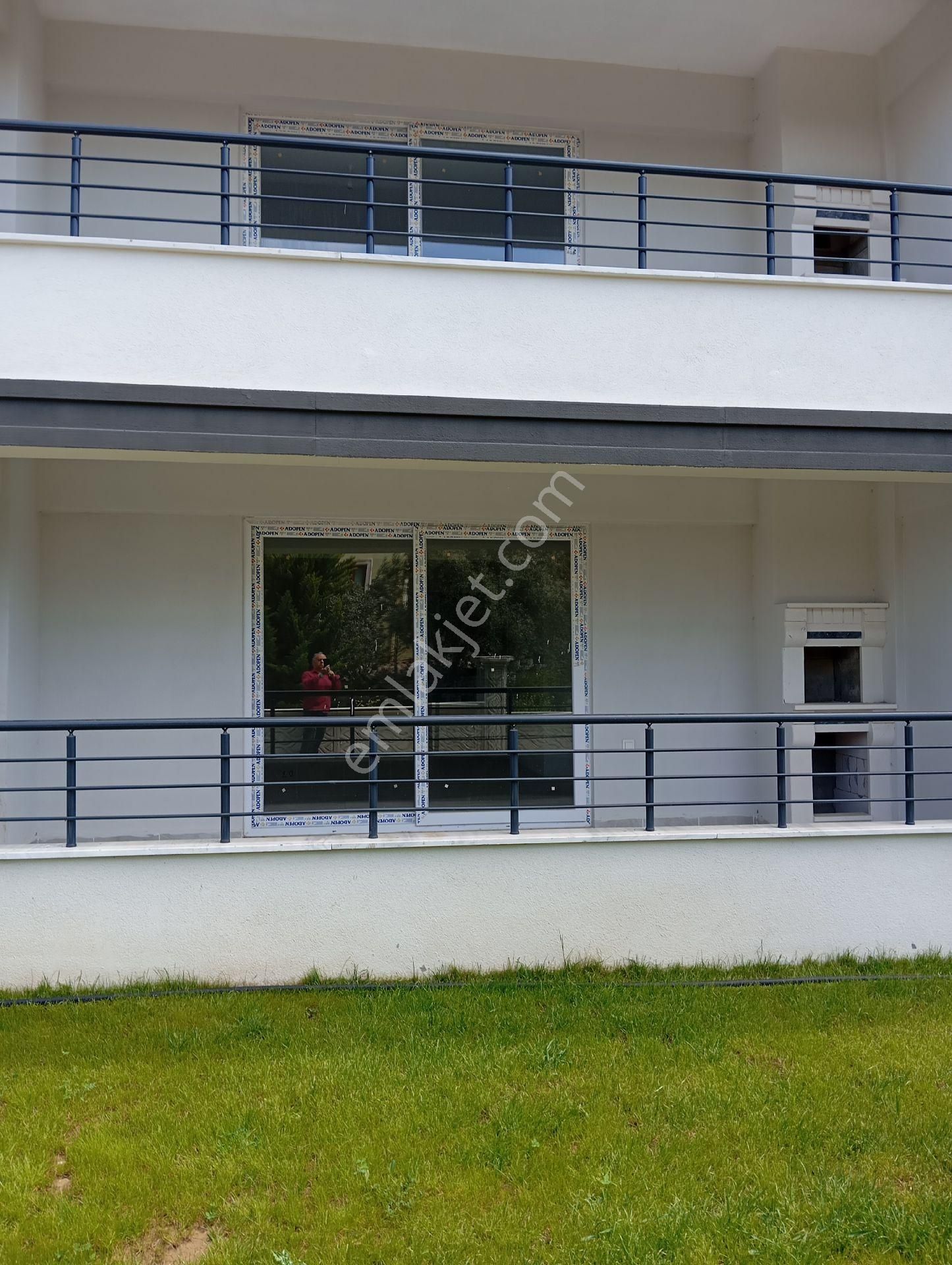 Parlar Emlaktan Satılık Daire Cumhuriyet Mahallesinde 2+1 70m2 Yazlık Havuzlu Bahçeli