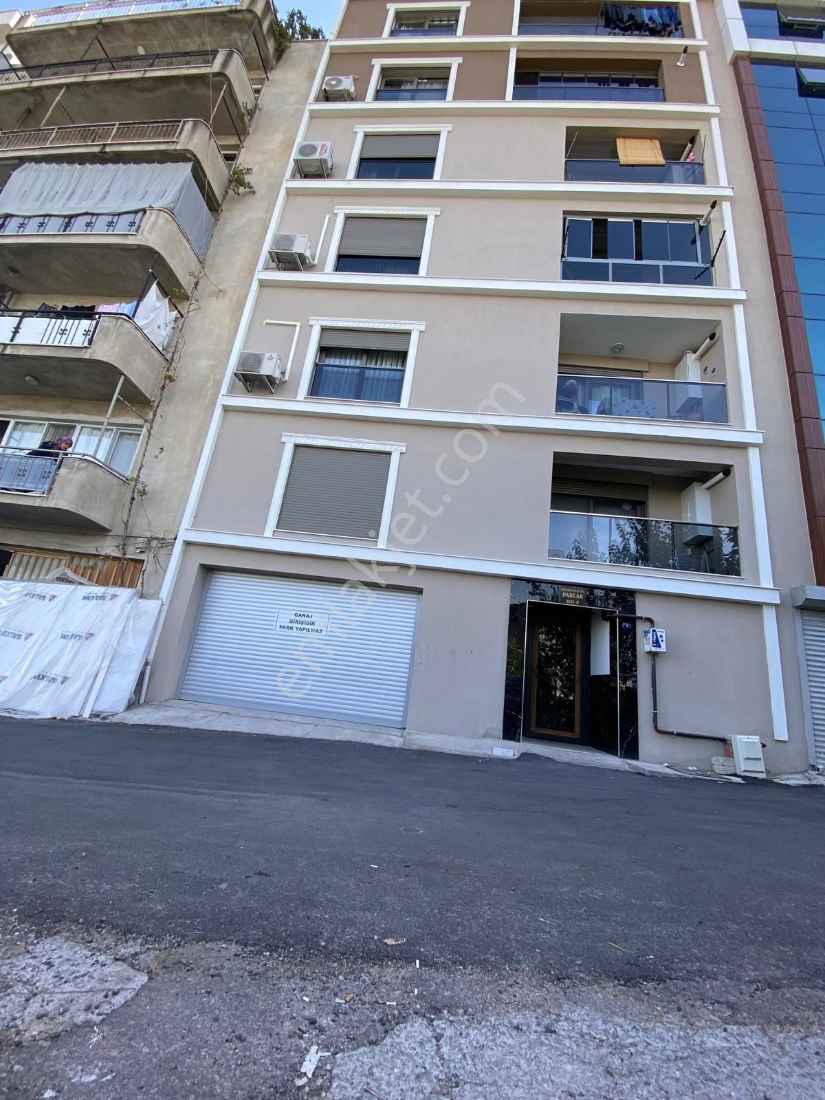 Locateden Genç Binada Deniz Manzaralı Satılık Daire