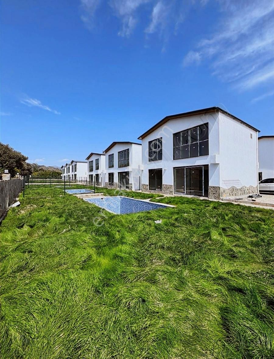 Site İçinde Müstakil Havuzlu Lüx Villa