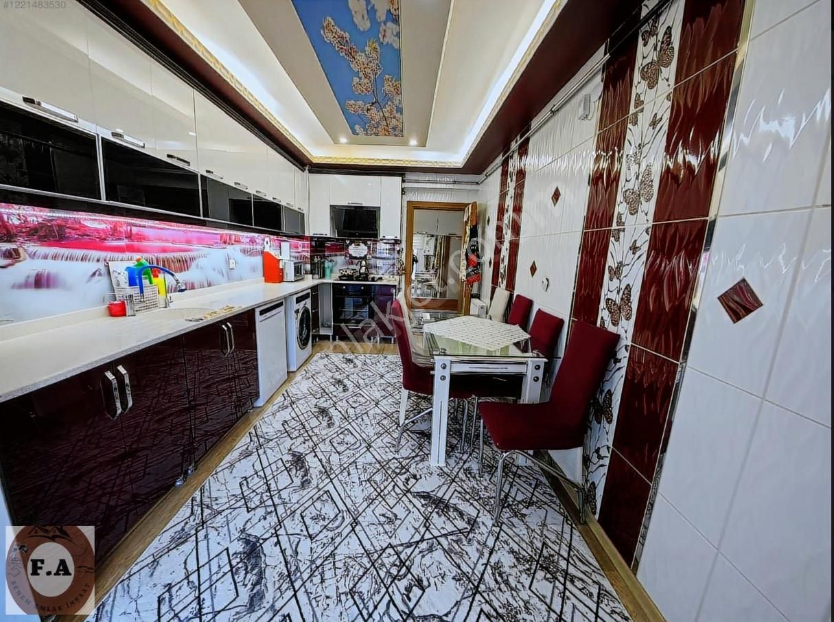 Kat Konumlu 3+1 Teras Balkonlu Yeni Bina 135 M2 Merkezde Kiralık Daire