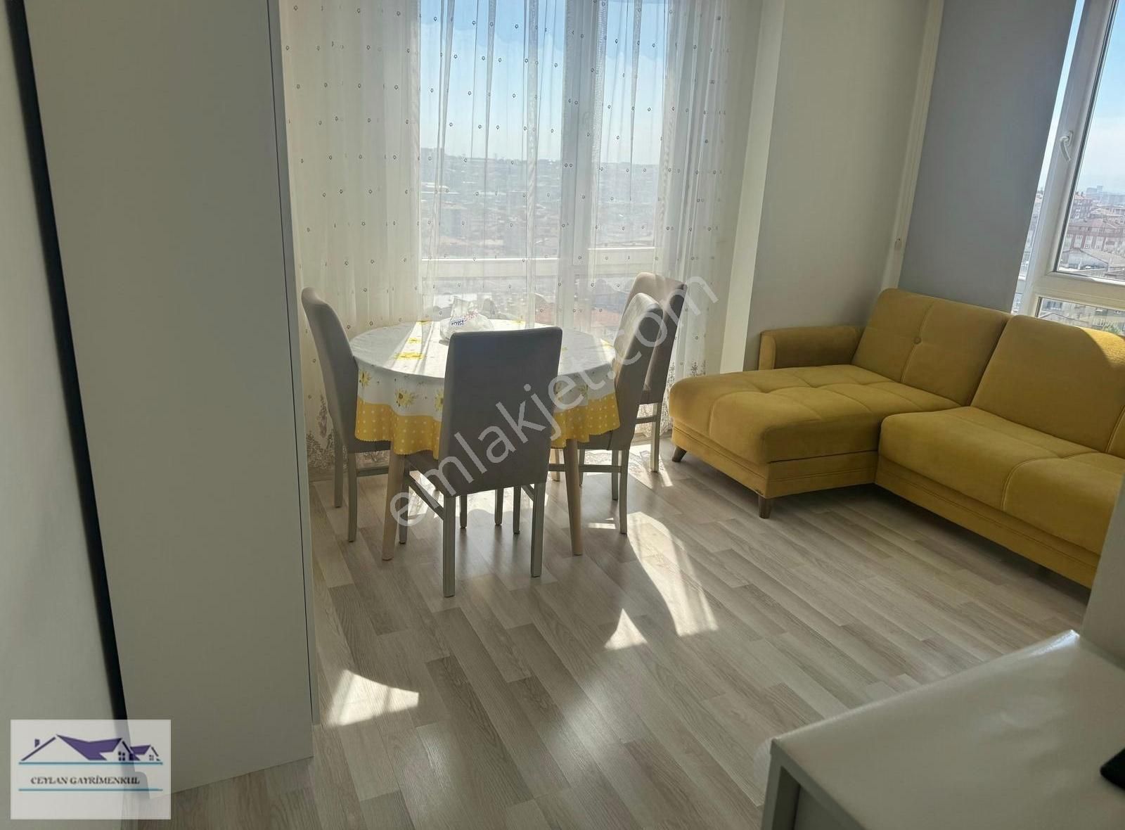 Halkalı Gümrük Yolunda Bütik Sitede 2+1 Kısmı Mobilyalı 24000