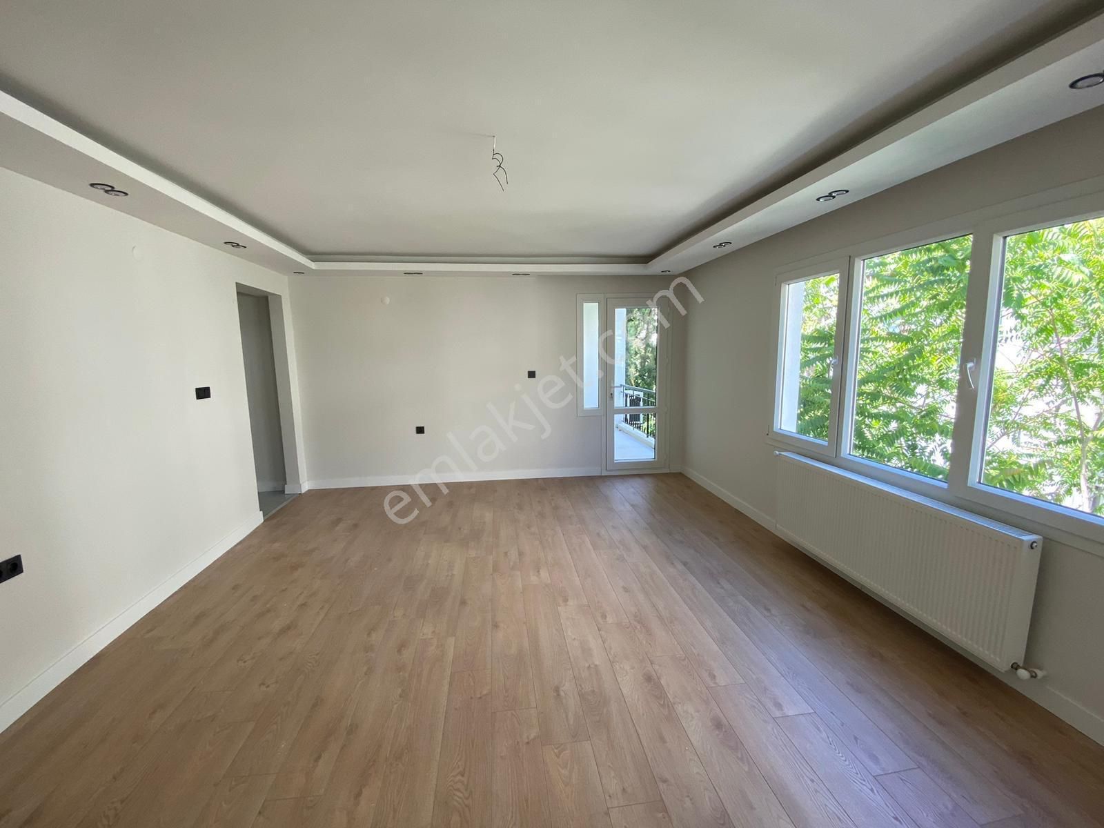 Göztepe Metroda Full Tadilatlı 3+1 130m2 Ferah Köşe Daire