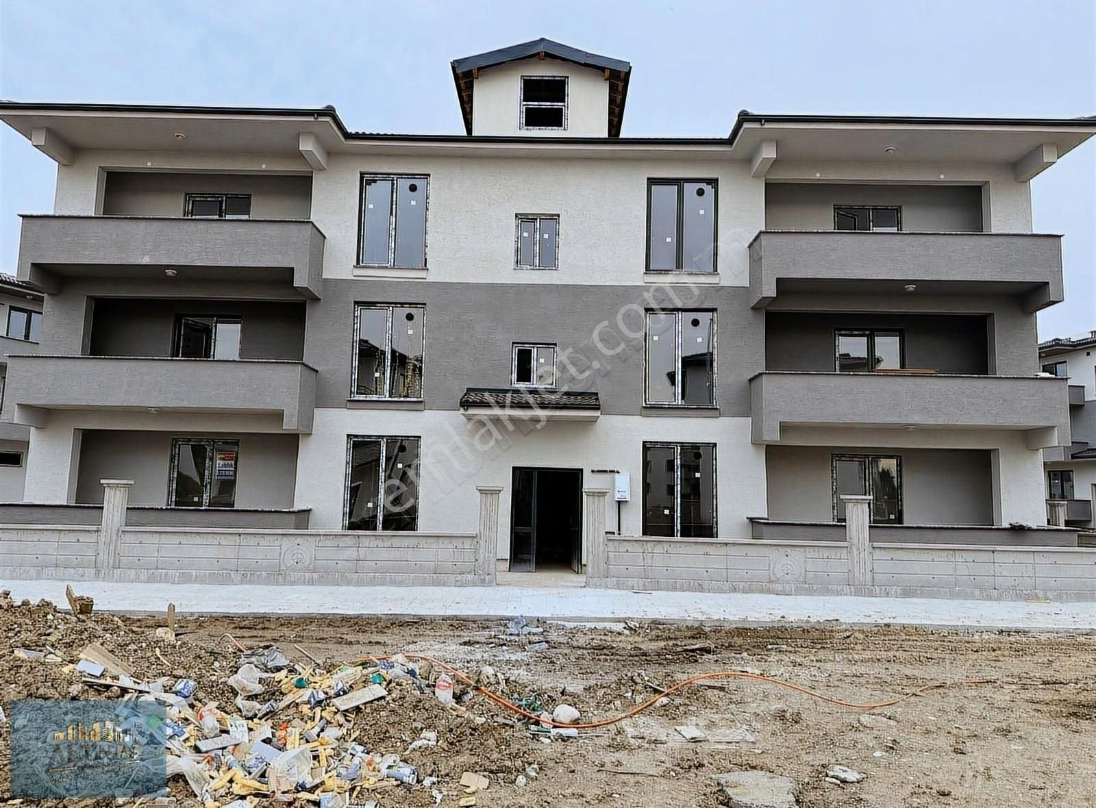 Ömercikler Mahallesinde 135 M2 Çift Balkonlu Satılık Lüks Daıre