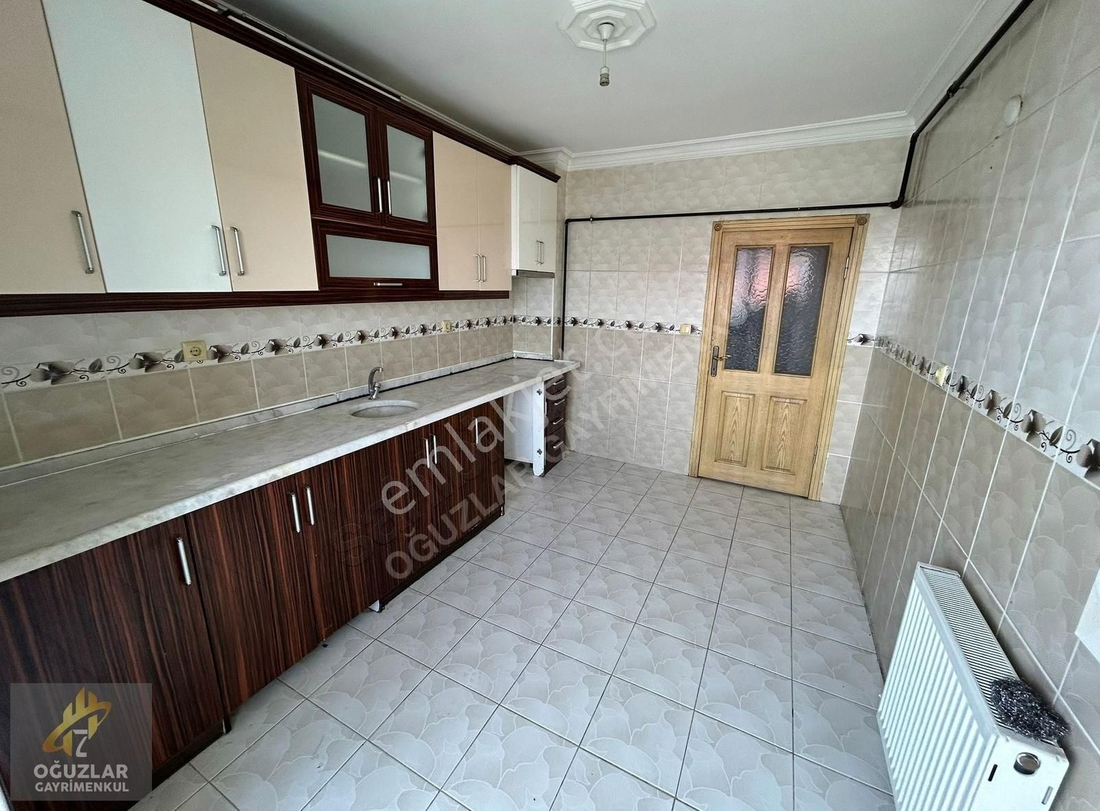 Oğuzlar'dan Menderes'te Merkezi Konumda 3+1 Kiralık Daire