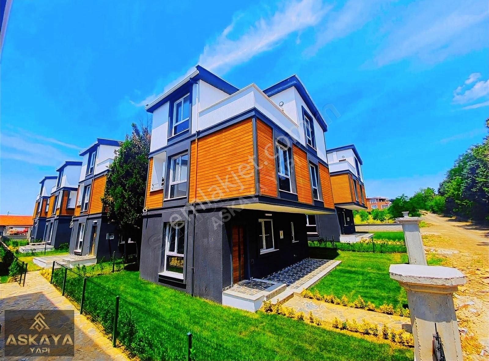 Denize Yakın Bahçeli 4+1 150m2 Satılık Fırsat Villa !!!