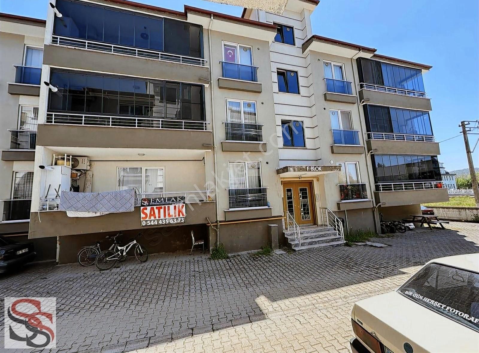 Söğütlü İlçe Merkeznde Site İçi (söğütlü Sitesi )geniş 3+1 Daire