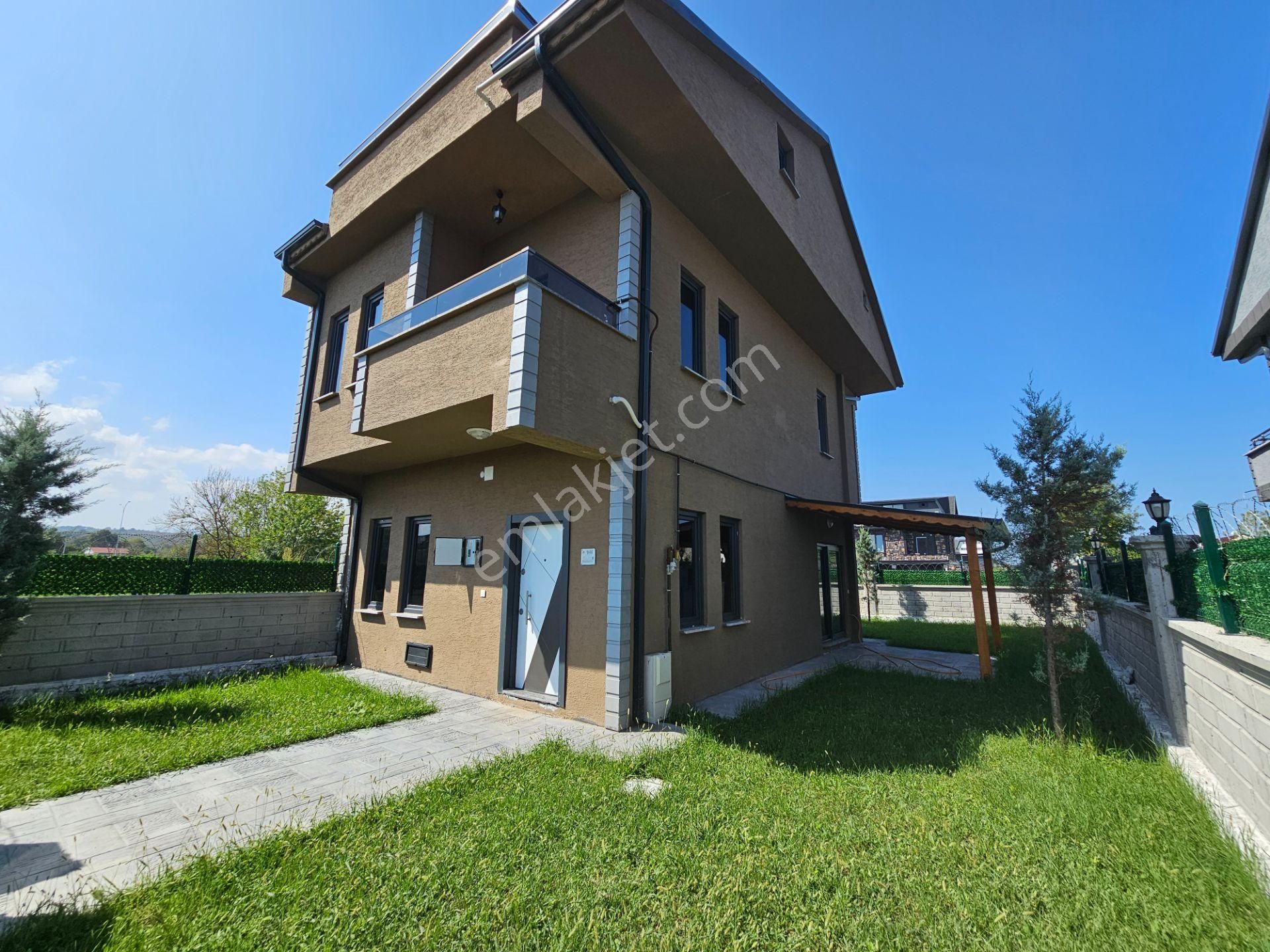 4+1 Müstakil Arsada,denize Yakın,otoparklı Villa - Vılla For Sale