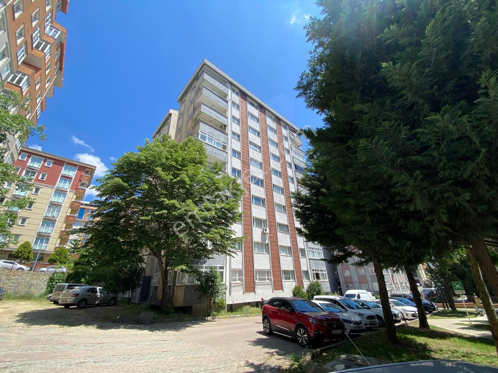 Ümraniye Mehmet Akif Mahallesi 'nde 3+1 Kiralık Daire