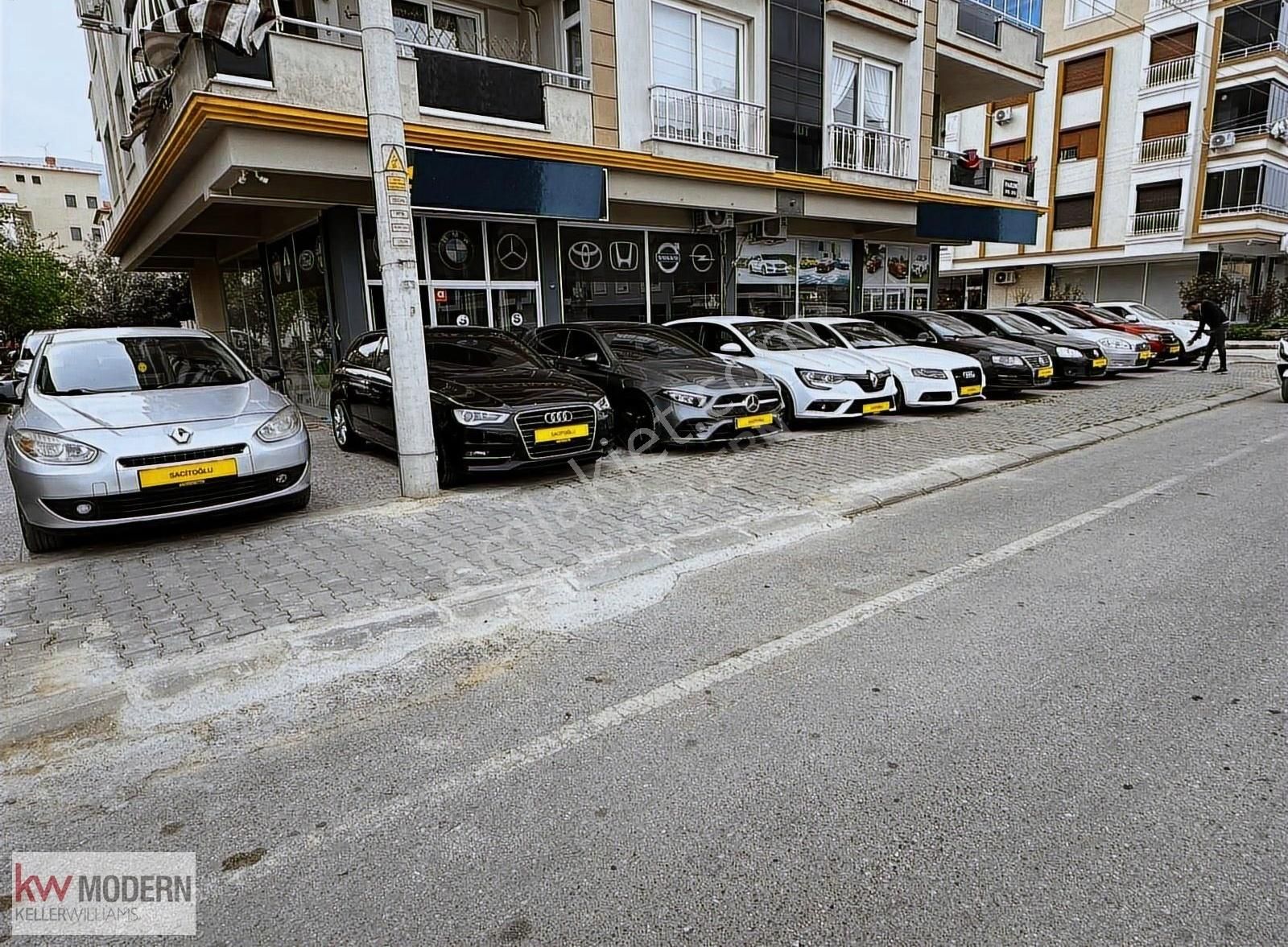 Tire İnönü Bulvarında Ön Kullanımlı 160m2 Satılık Dükkan
