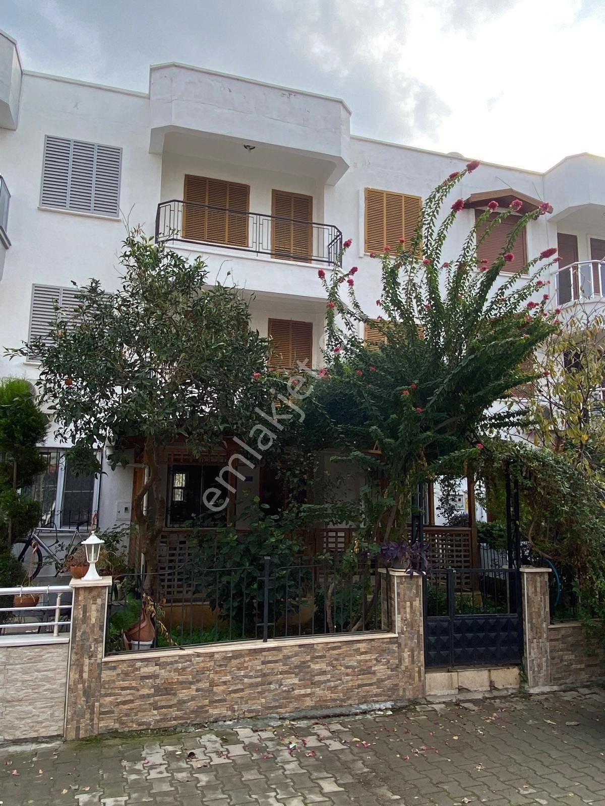 ⚡️acil Satılık⚡️merkez Konumda Plaja Yakın 4+1 Villa ⚡️