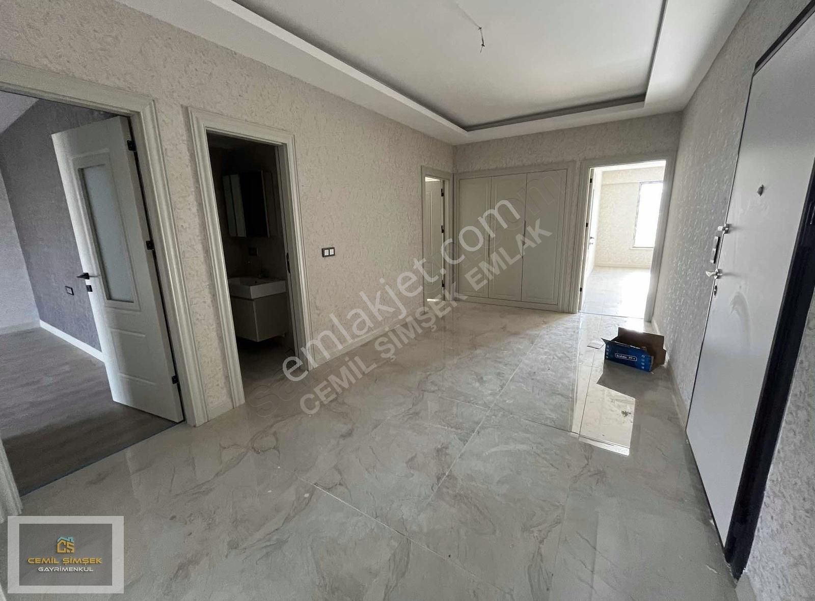 Cemil Şimşek'den Beyhekim Giriş Kat Geniş Lüx 3+1 Satılık Daire