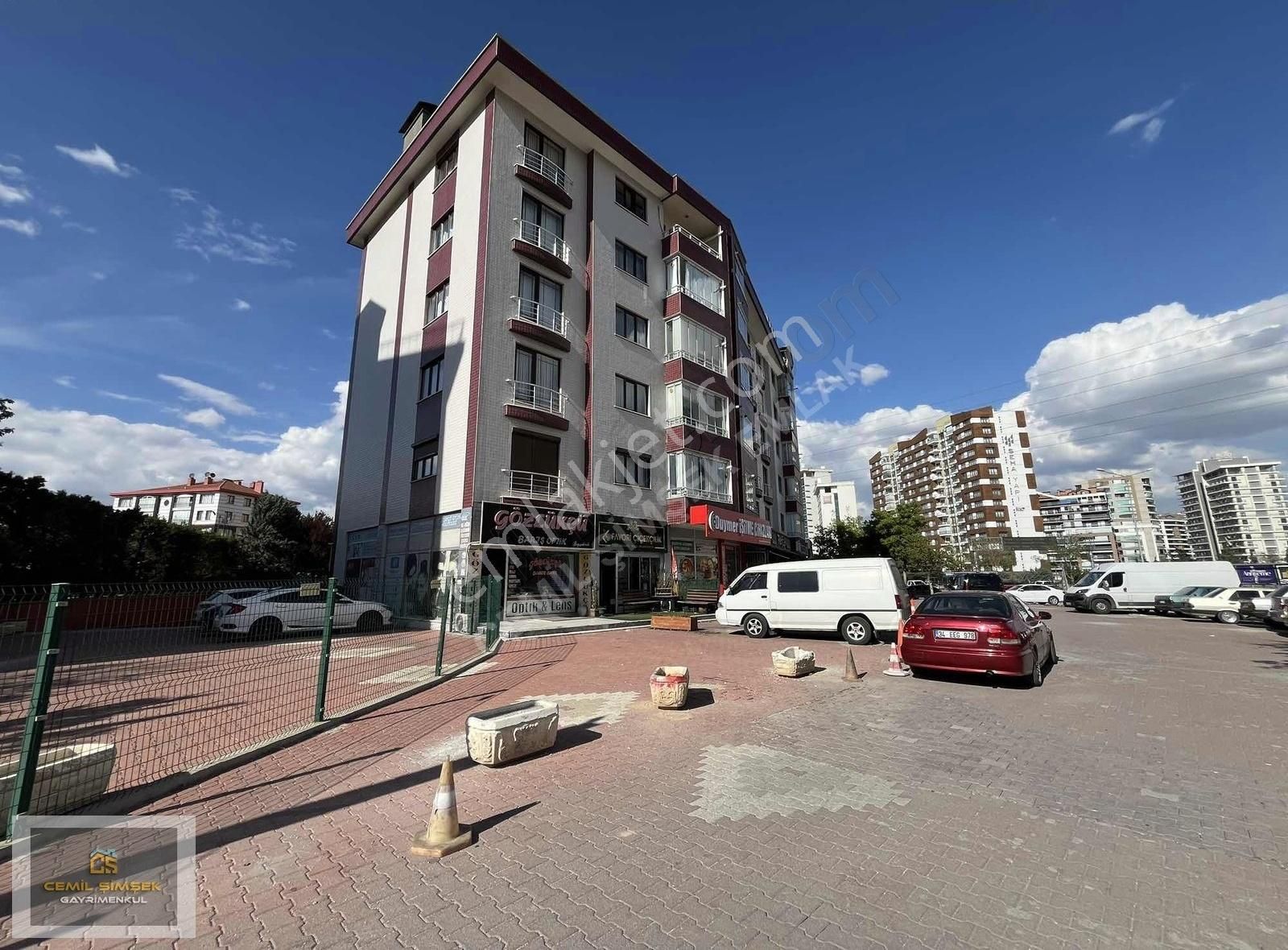 Cemil Şimşek'den Beyşehir Yolu Elvan Sitesinde 3+1 Geniş Daire!!
