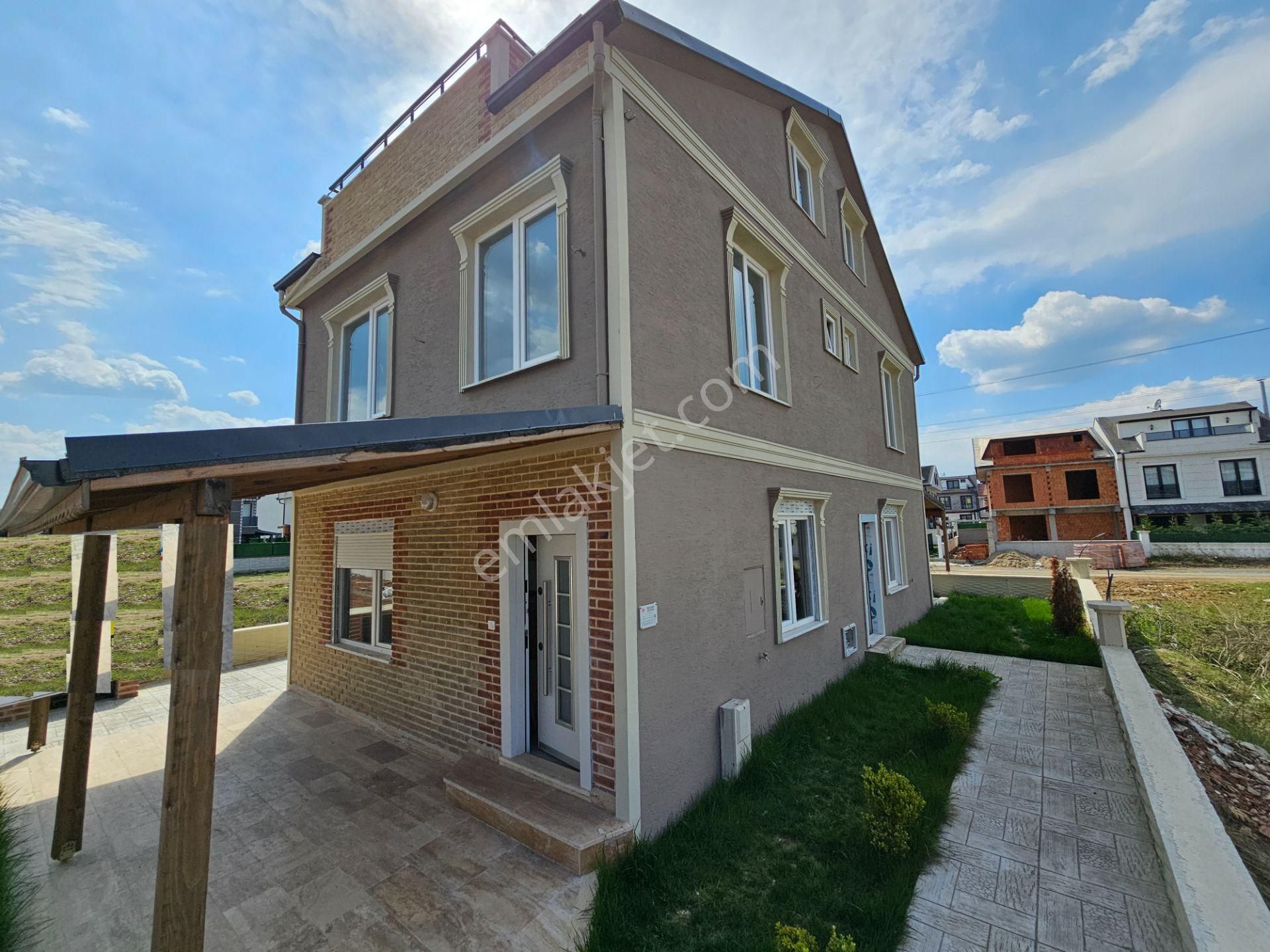 3+1 Müstakil Havuzlu , Yerden Isıtmalı , Ebeveyn Banyolu Villa