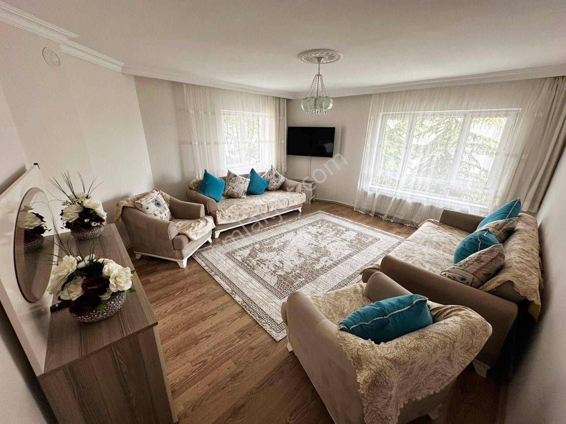 Peyamisefa Mah.3+1 130 M² Asansörlü Manzaralı Daire!!!!!!