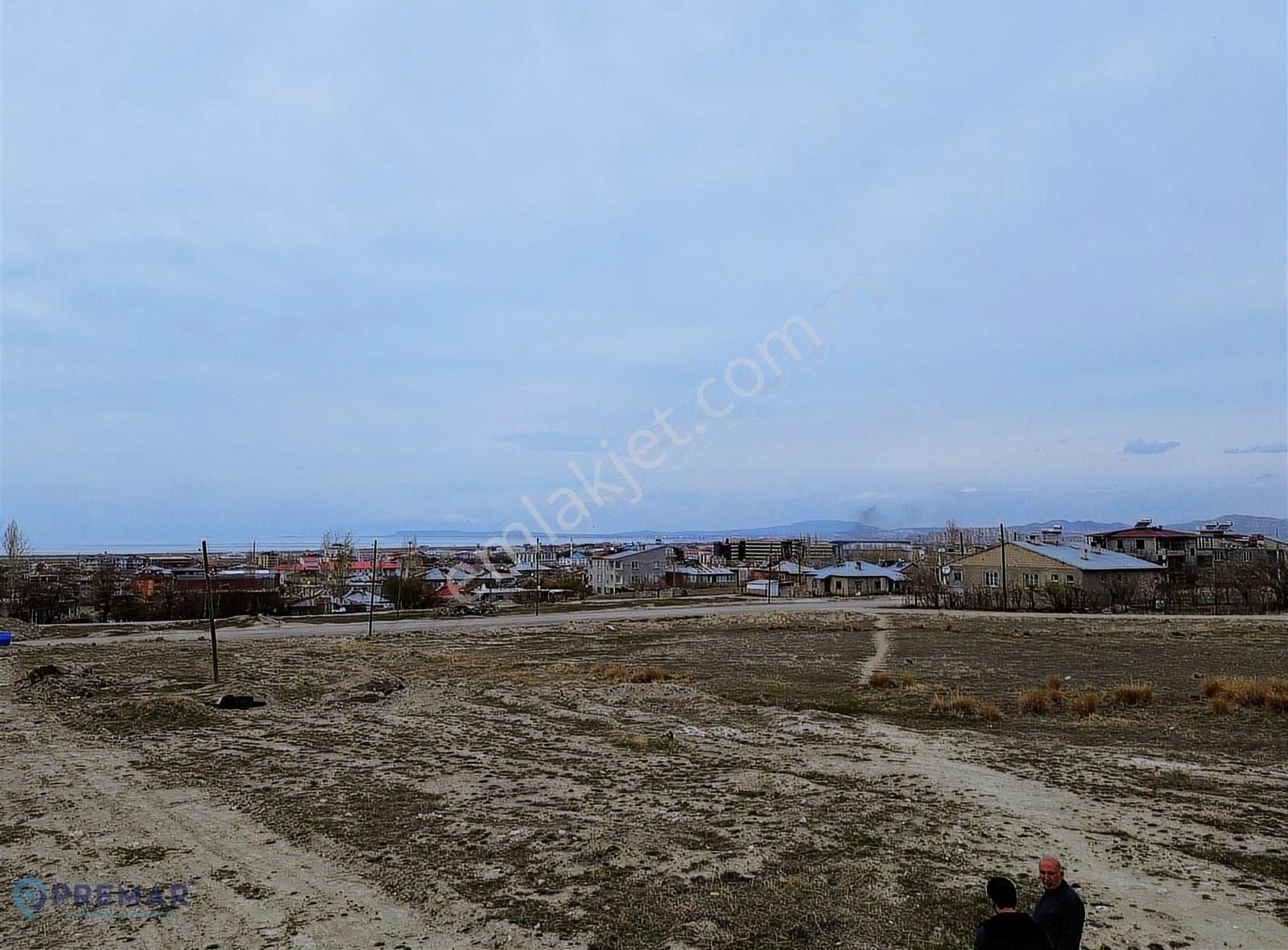 Satılık Göl Manzaralı 4 Kat İmarlı Parsel Süphan / Van